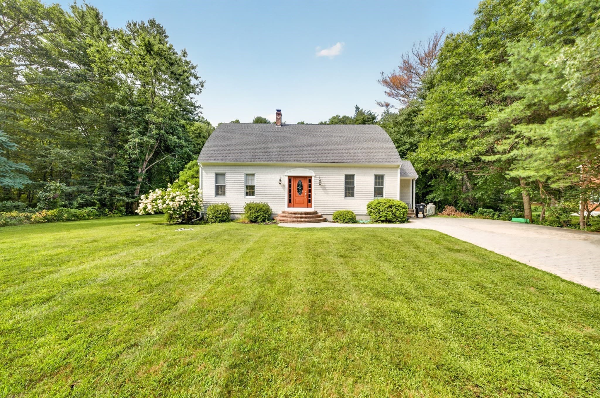 Single Family Residence at 32 Slades Farm Ln, Dartmouth MA 02748, Dartmouth, photo 2 of 39