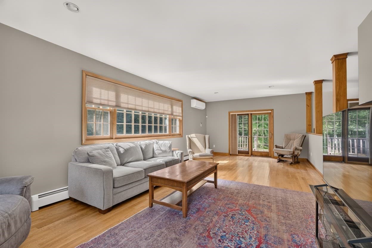 Single Family Residence at 32 Slades Farm Ln, Dartmouth MA 02748, Dartmouth, photo 17 of 39