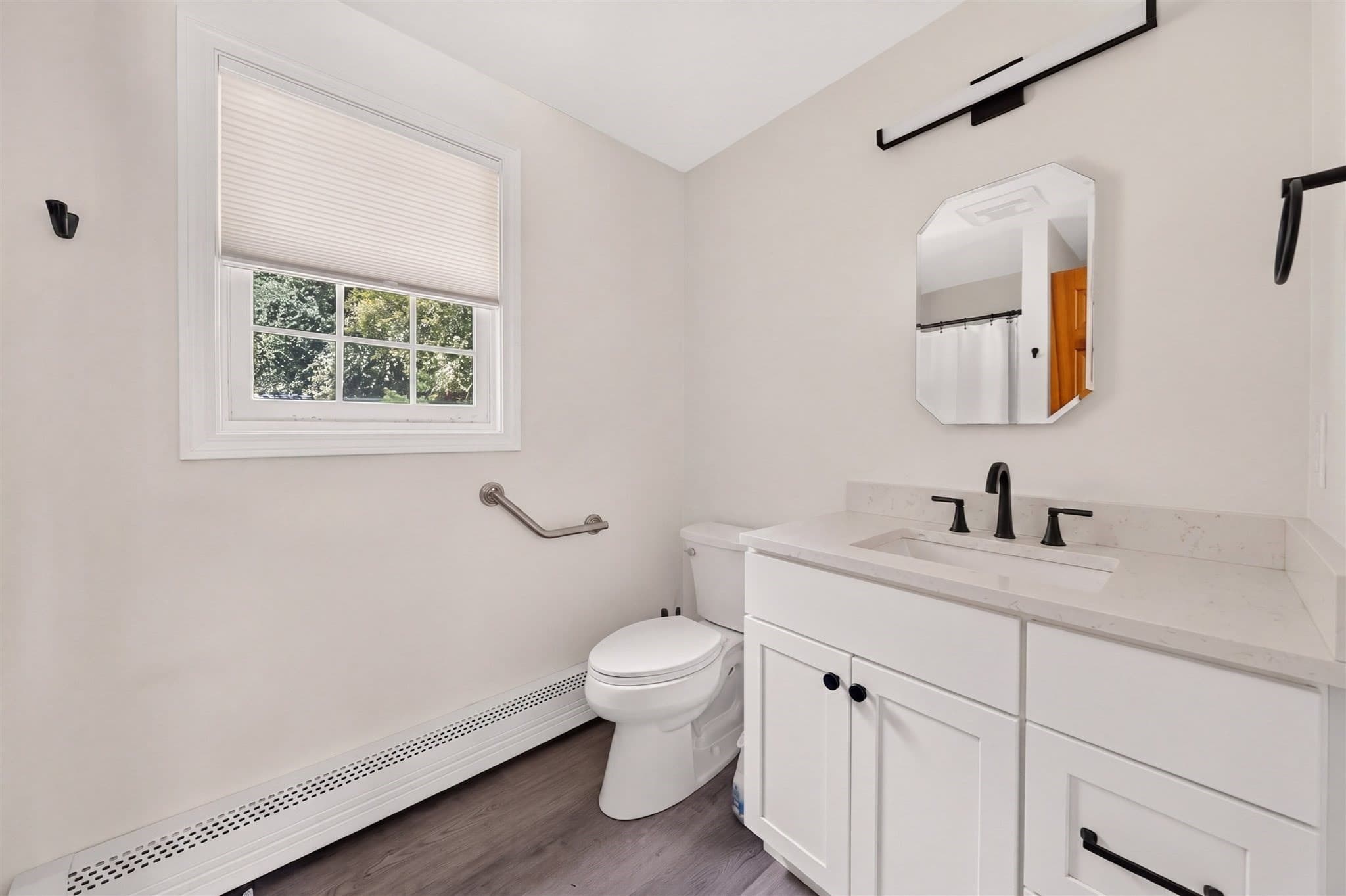 Single Family Residence at 32 Slades Farm Ln, Dartmouth MA 02748, Dartmouth, photo 16 of 39