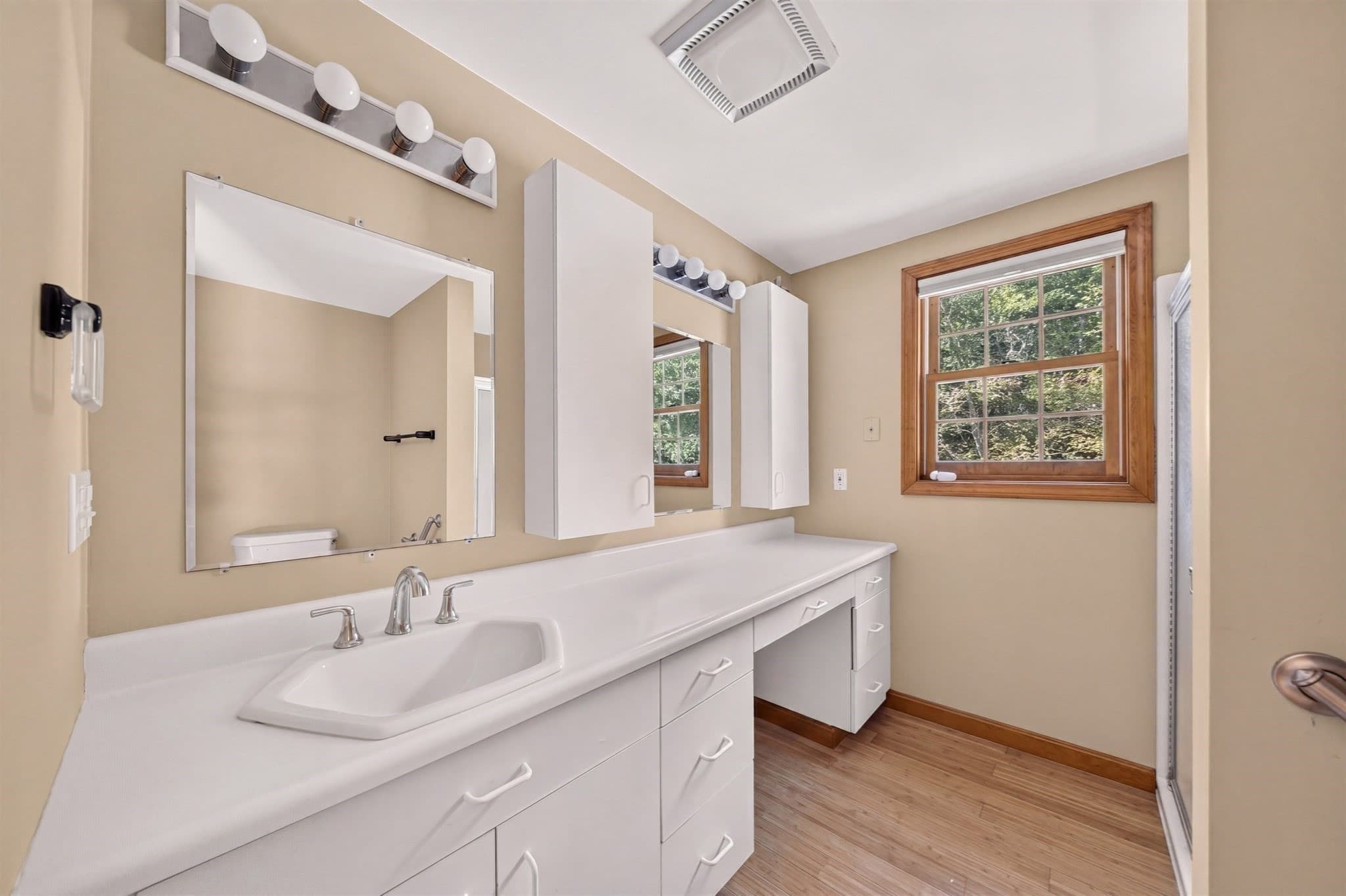 Single Family Residence at 32 Slades Farm Ln, Dartmouth MA 02748, Dartmouth, photo 26 of 39