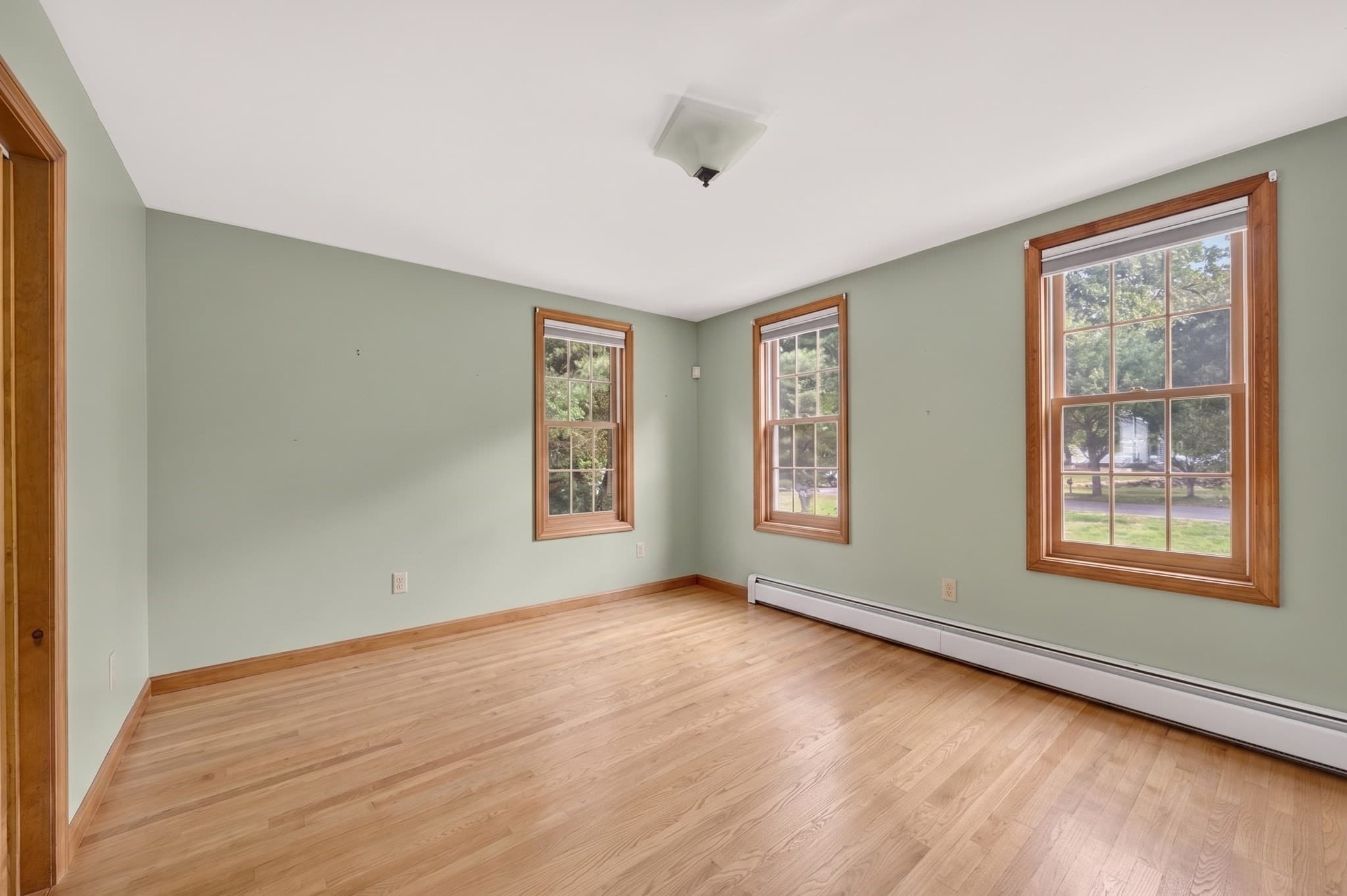 Single Family Residence at 32 Slades Farm Ln, Dartmouth MA 02748, Dartmouth, photo 7 of 39