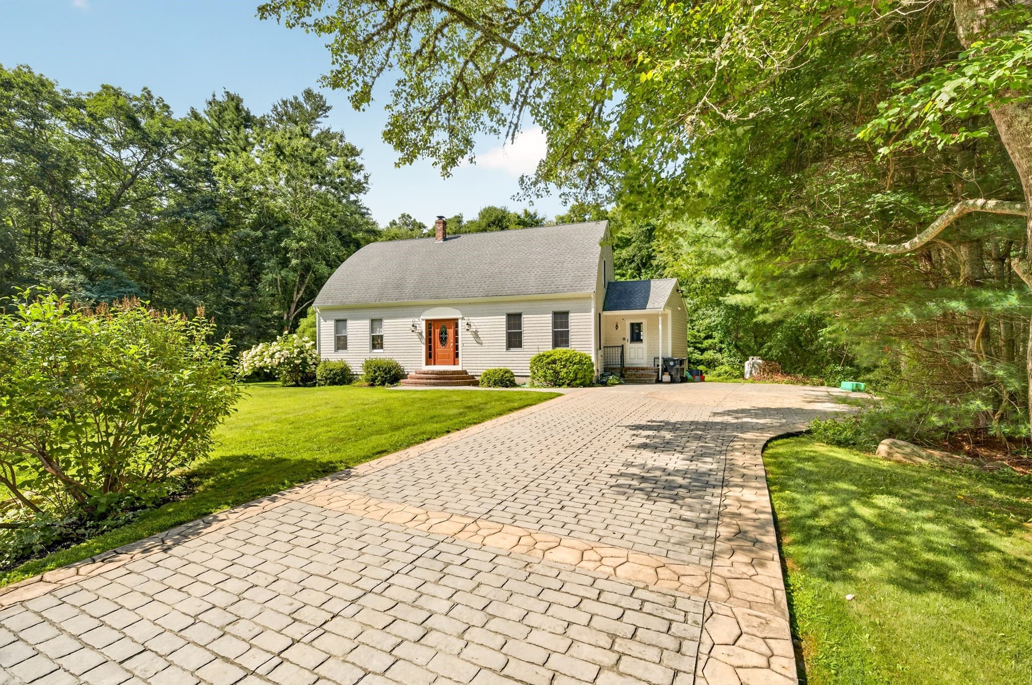Single Family Residence at 32 Slades Farm Ln, Dartmouth MA 02748, Dartmouth, photo 3 of 39