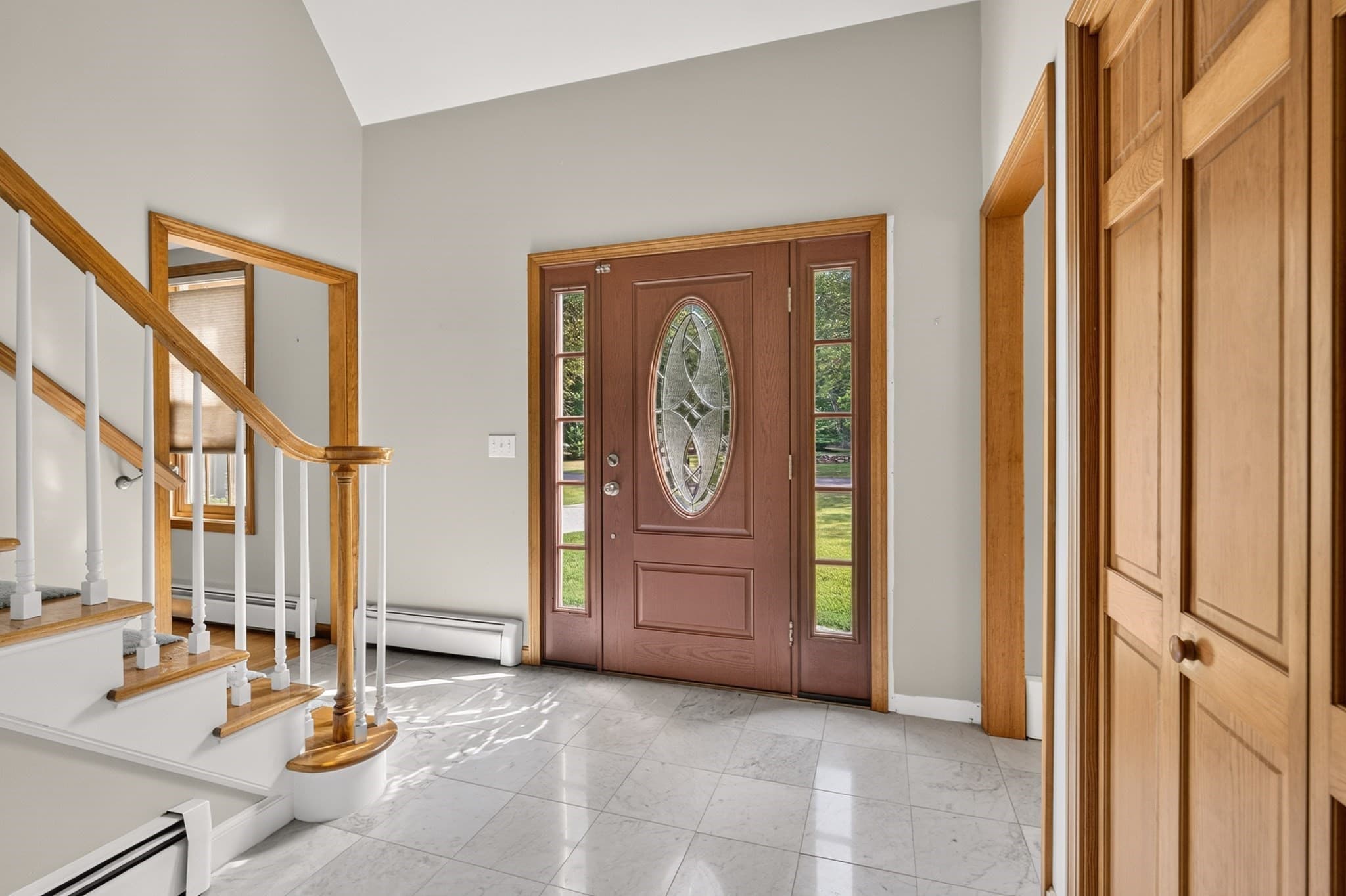 Single Family Residence at 32 Slades Farm Ln, Dartmouth MA 02748, Dartmouth, photo 5 of 39
