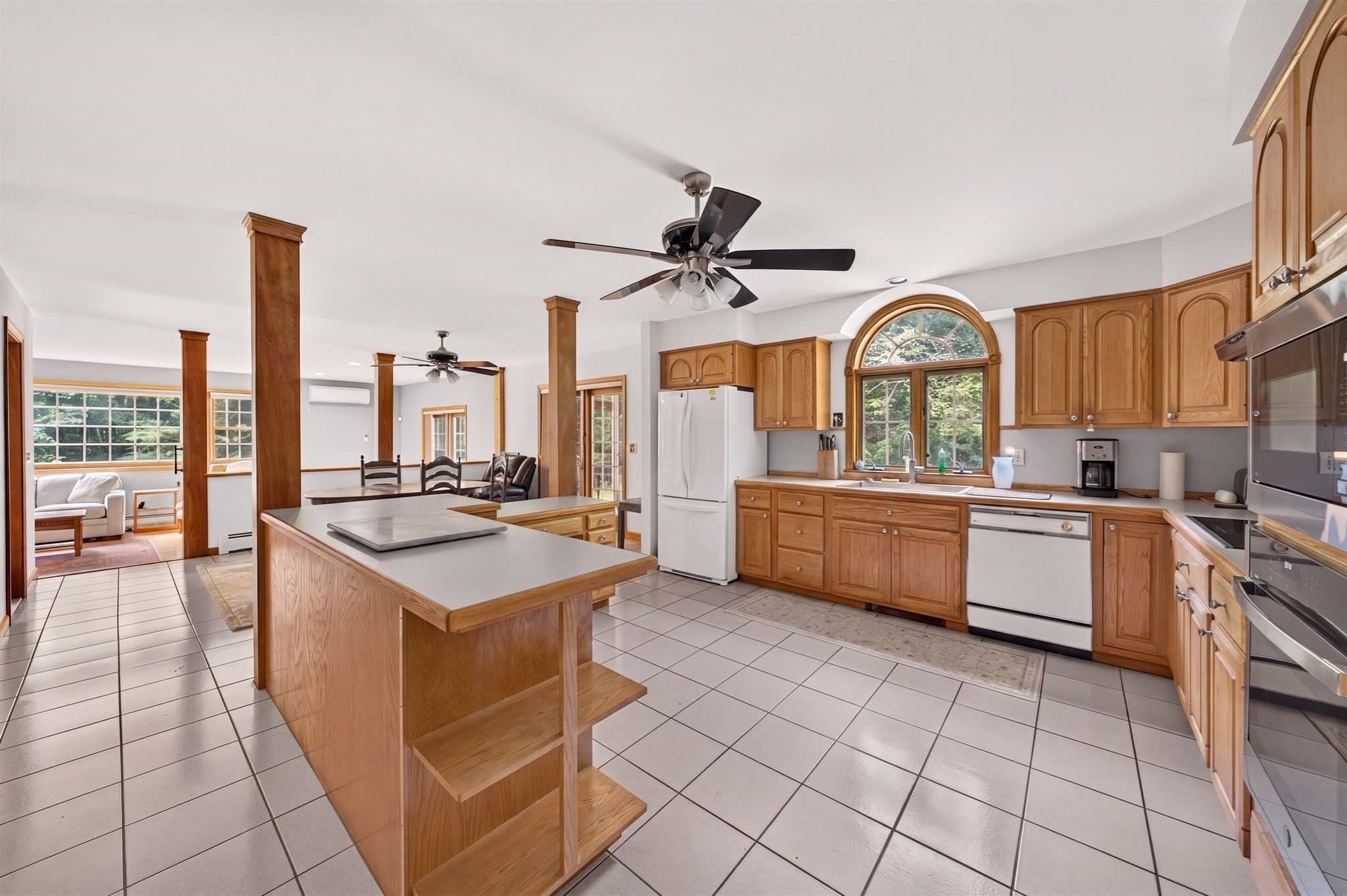 Single Family Residence at 32 Slades Farm Ln, Dartmouth MA 02748, Dartmouth, photo 9 of 39