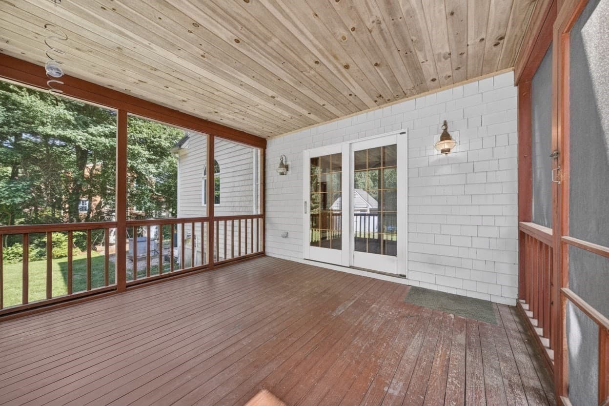 Single Family Residence at 32 Slades Farm Ln, Dartmouth MA 02748, Dartmouth, photo 34 of 39