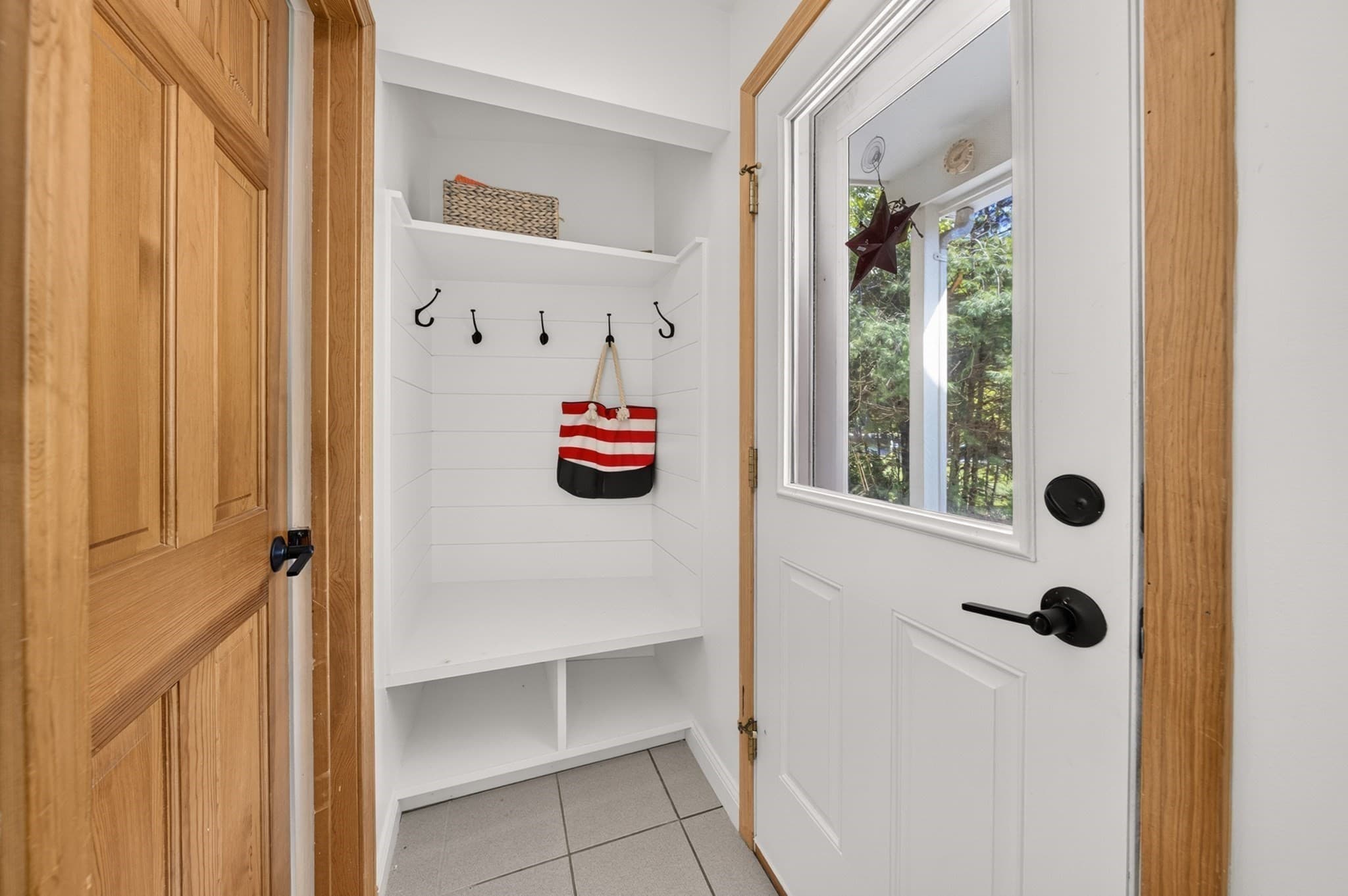 Single Family Residence at 32 Slades Farm Ln, Dartmouth MA 02748, Dartmouth, photo 15 of 39