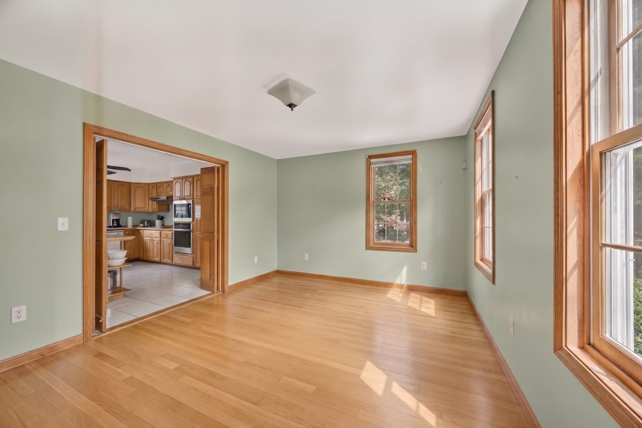 Single Family Residence at 32 Slades Farm Ln, Dartmouth MA 02748, Dartmouth, photo 8 of 39