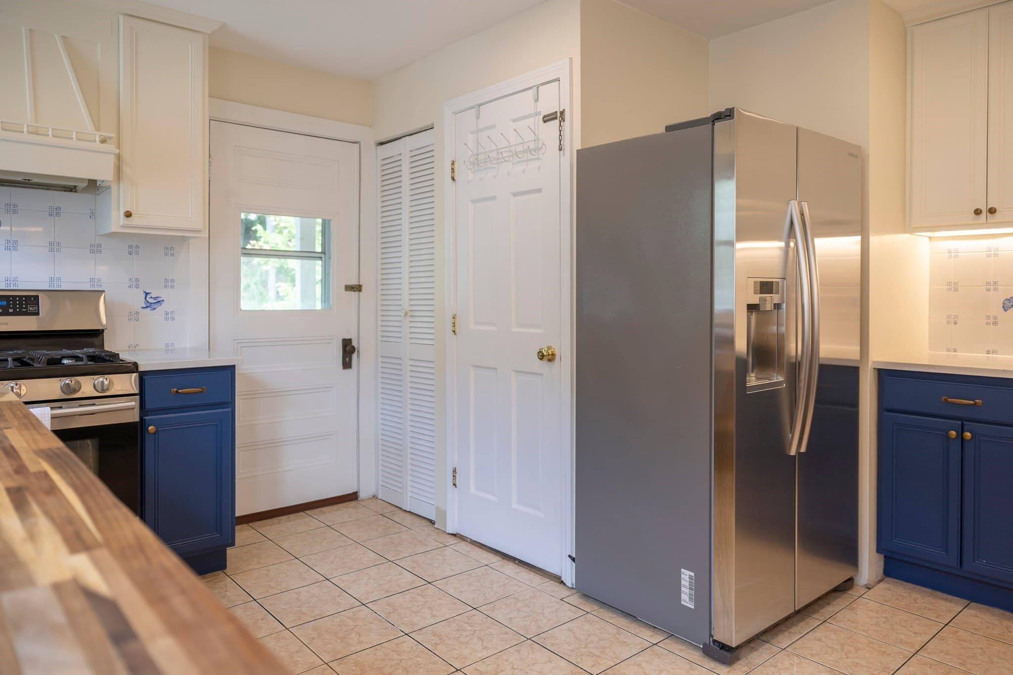 Condominium at 581 South Street # 2, Boston MA 02131, Boston, photo 4 of 42