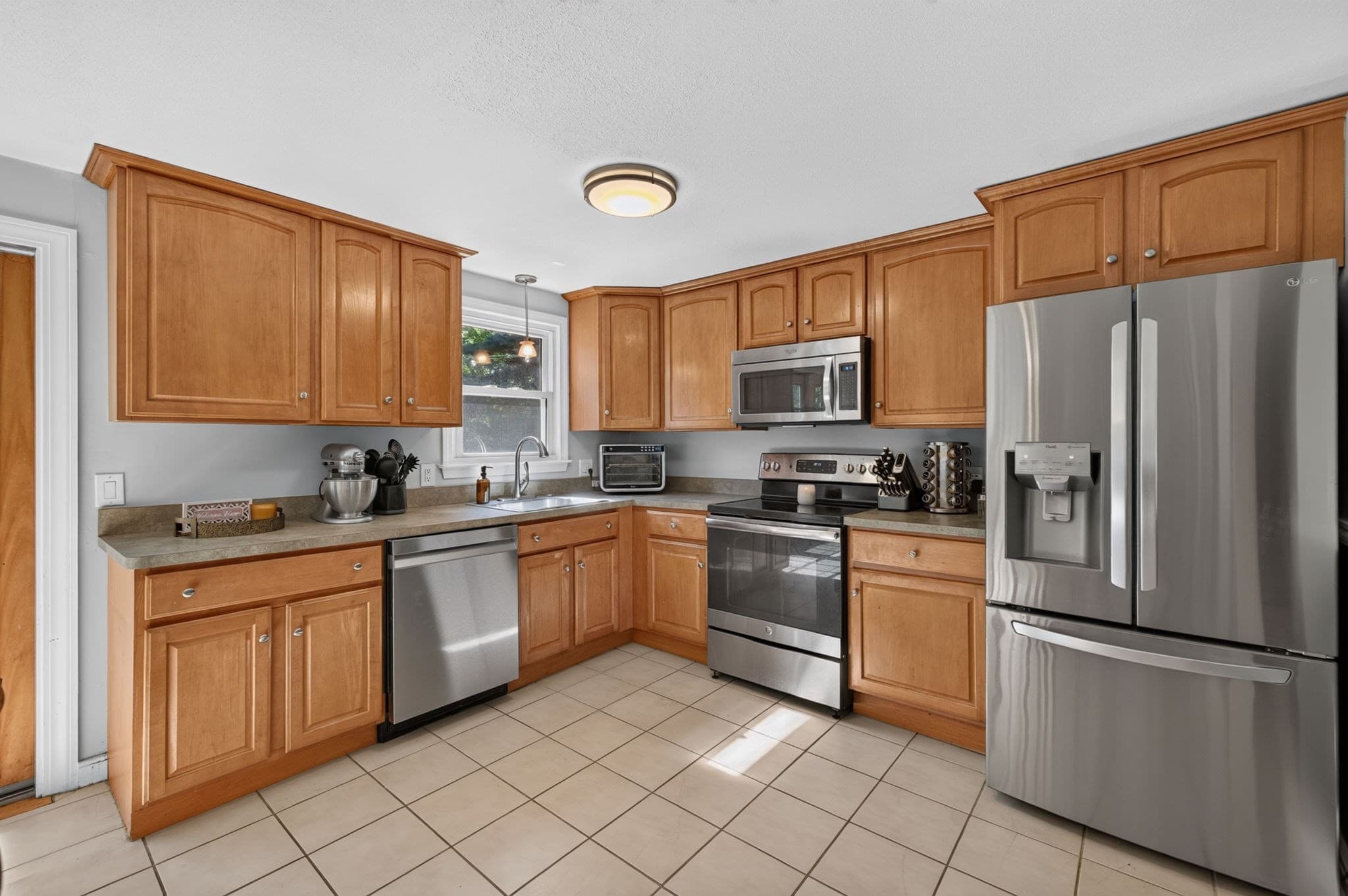 Single Family Residence at 67 Nicholas Rd, Raynham MA 02767, Raynham, photo 14 of 35