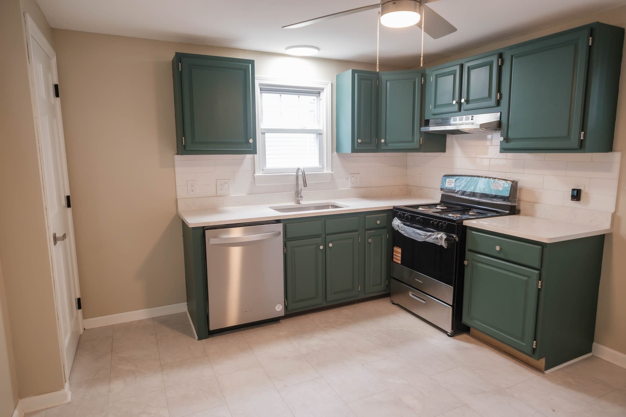Single Family Residence at 109 Powell Ave, Springfield MA 01118, Springfield, photo 8 of 33