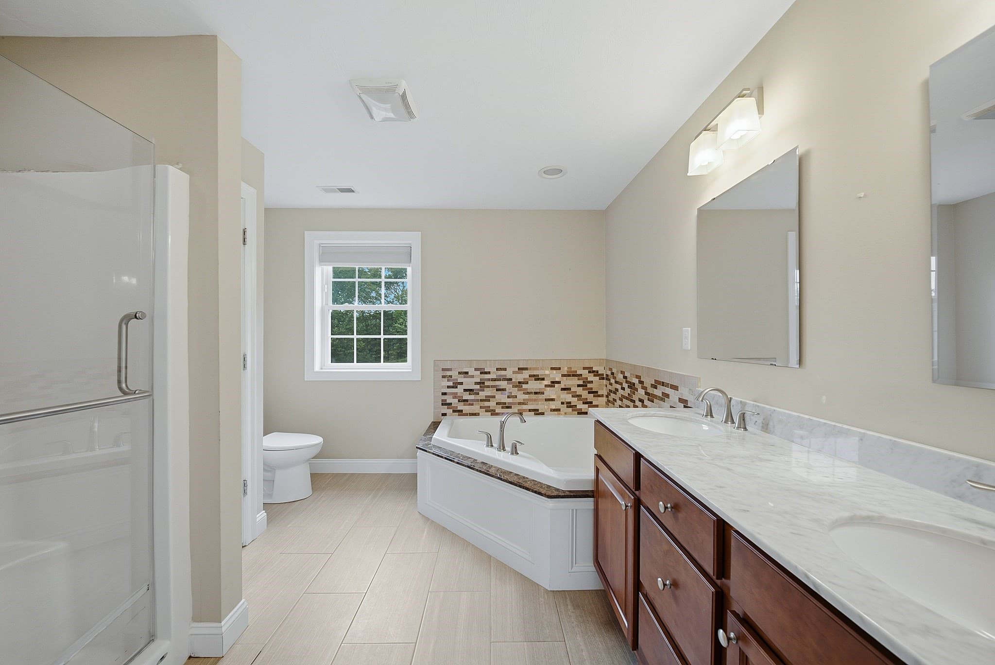 Single Family Residence at 52 Regency Dr, Dracut MA 01826, Dracut, photo 23 of 42