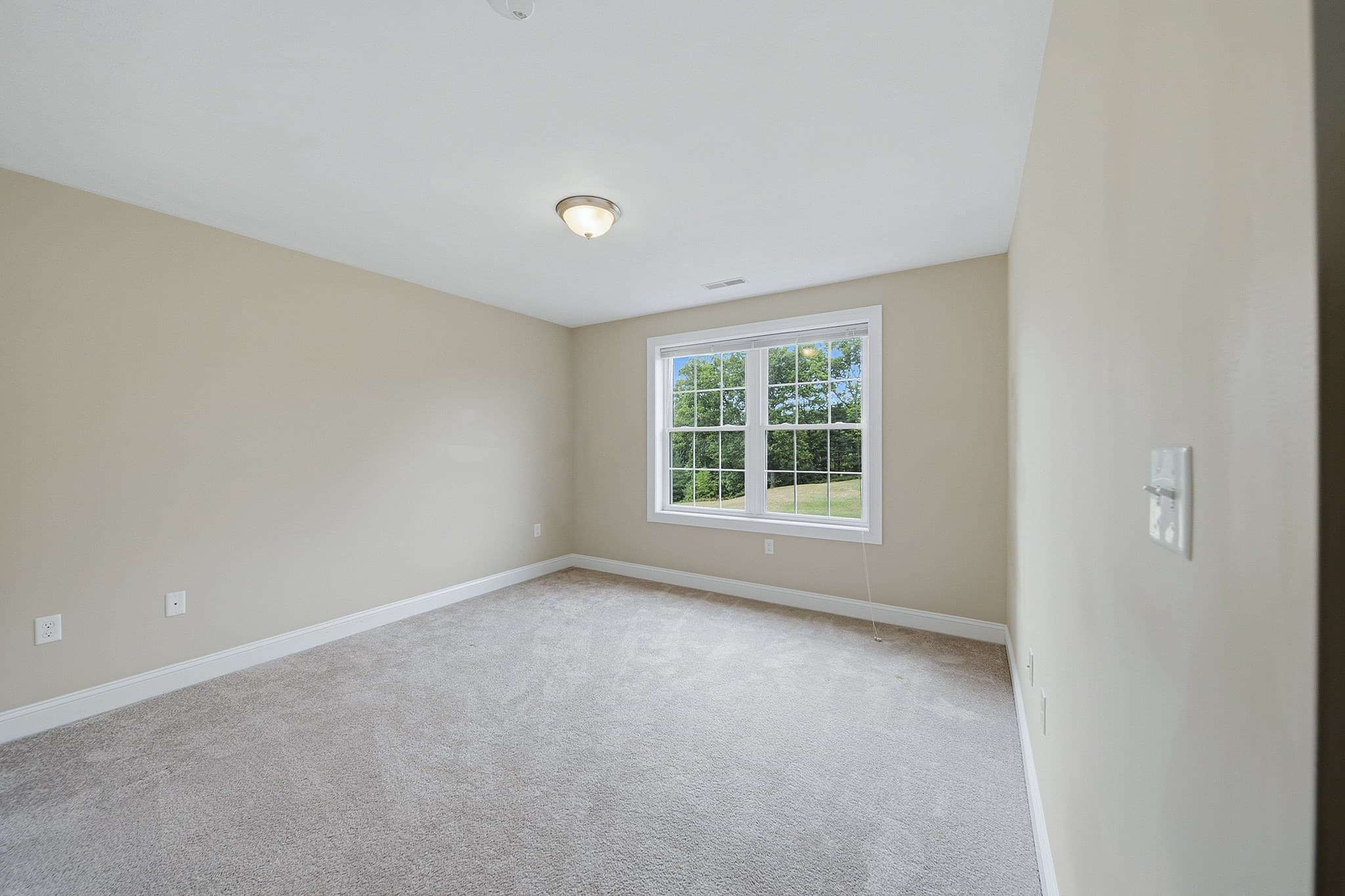 Single Family Residence at 52 Regency Dr, Dracut MA 01826, Dracut, photo 27 of 42