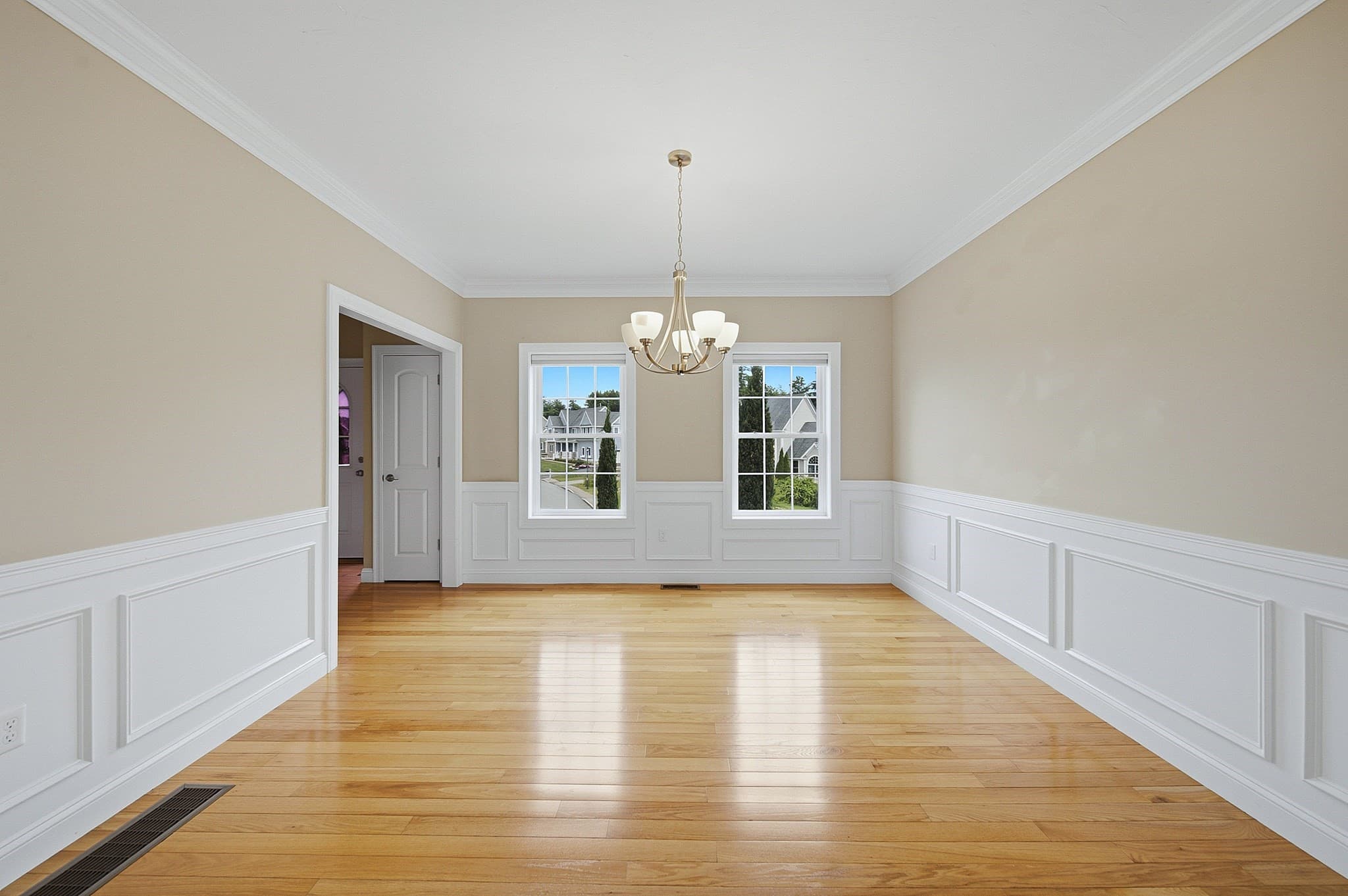 Single Family Residence at 52 Regency Dr, Dracut MA 01826, Dracut, photo 13 of 42
