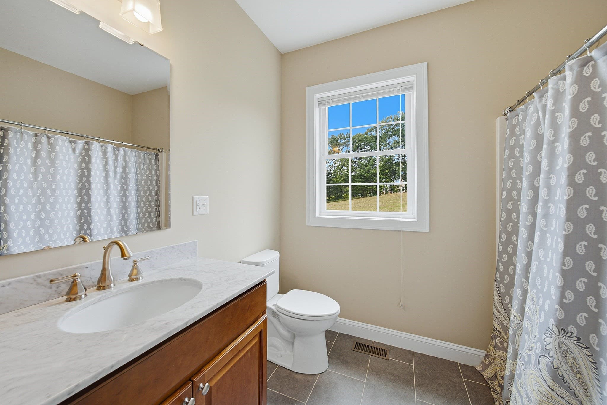 Single Family Residence at 52 Regency Dr, Dracut MA 01826, Dracut, photo 16 of 42