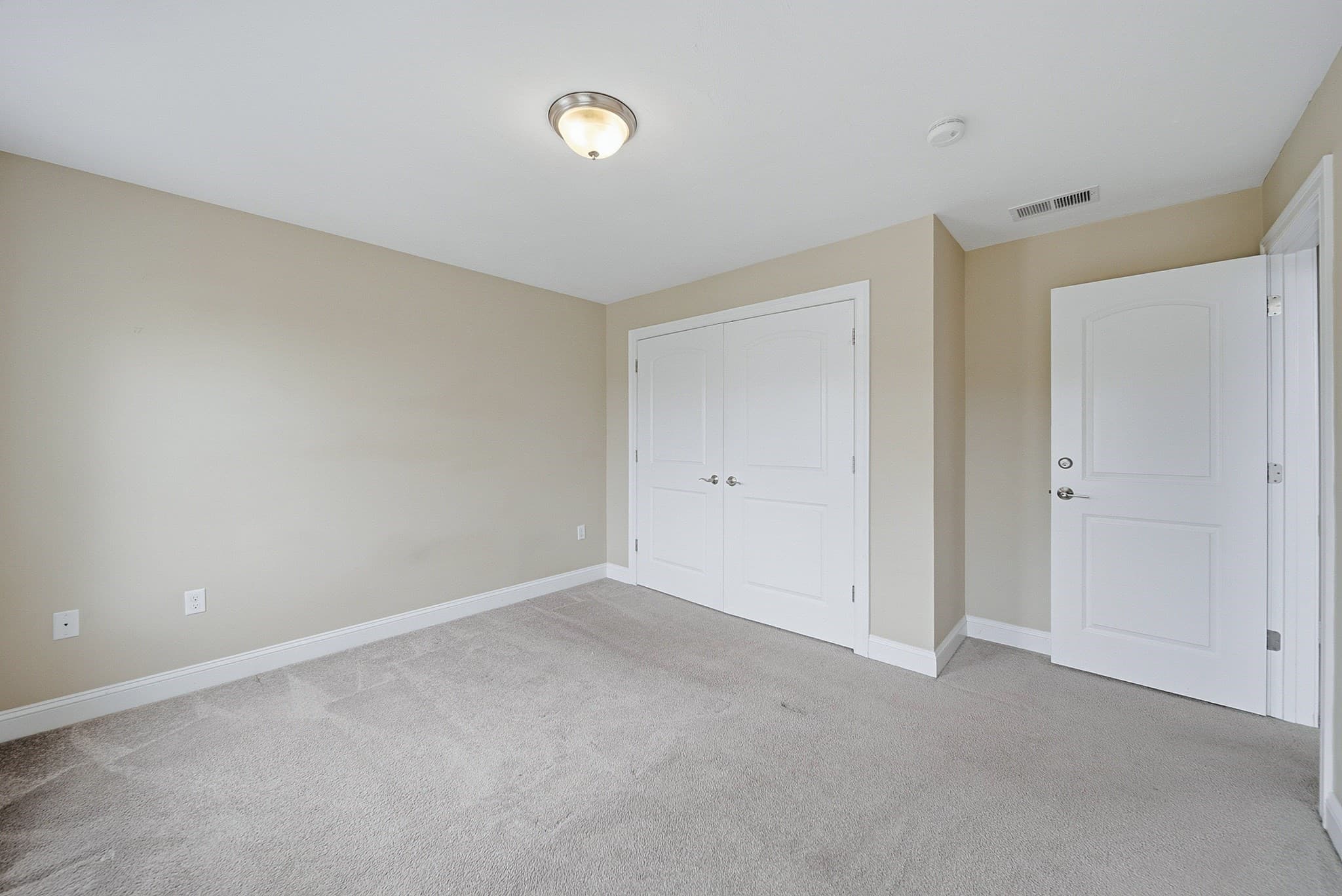 Single Family Residence at 52 Regency Dr, Dracut MA 01826, Dracut, photo 26 of 42