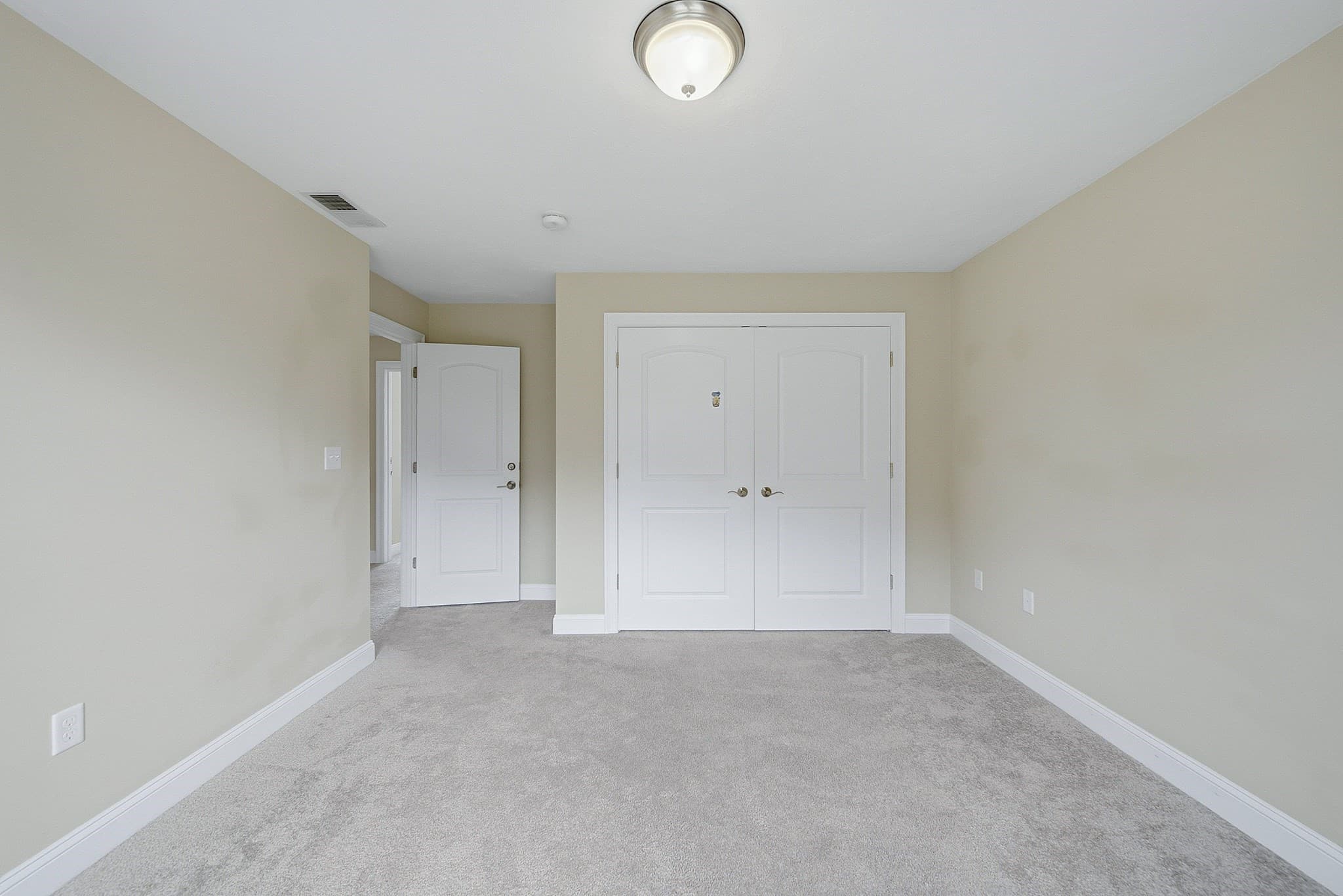 Single Family Residence at 52 Regency Dr, Dracut MA 01826, Dracut, photo 28 of 42