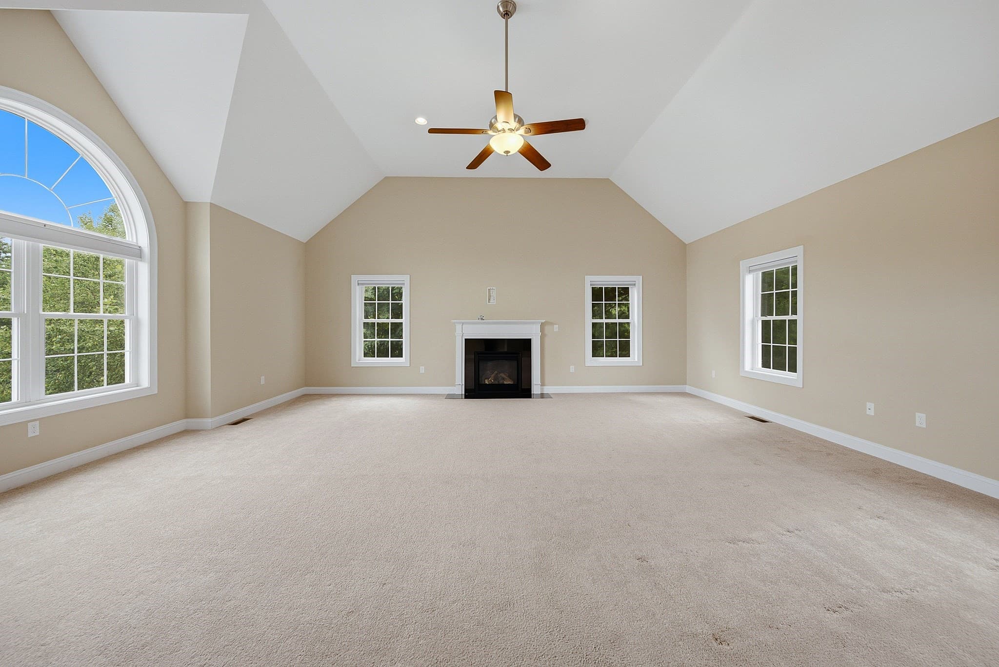 Single Family Residence at 52 Regency Dr, Dracut MA 01826, Dracut, photo 5 of 42
