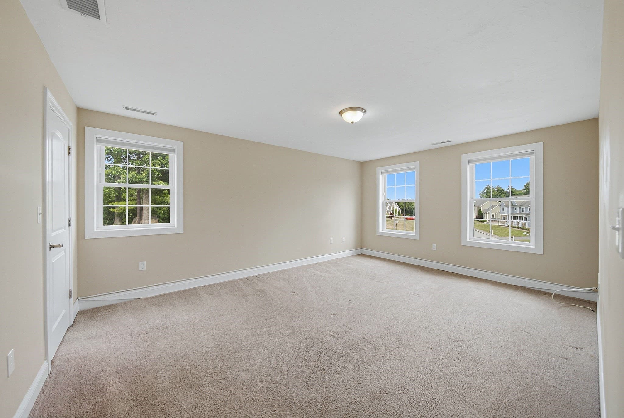 Single Family Residence at 52 Regency Dr, Dracut MA 01826, Dracut, photo 20 of 42