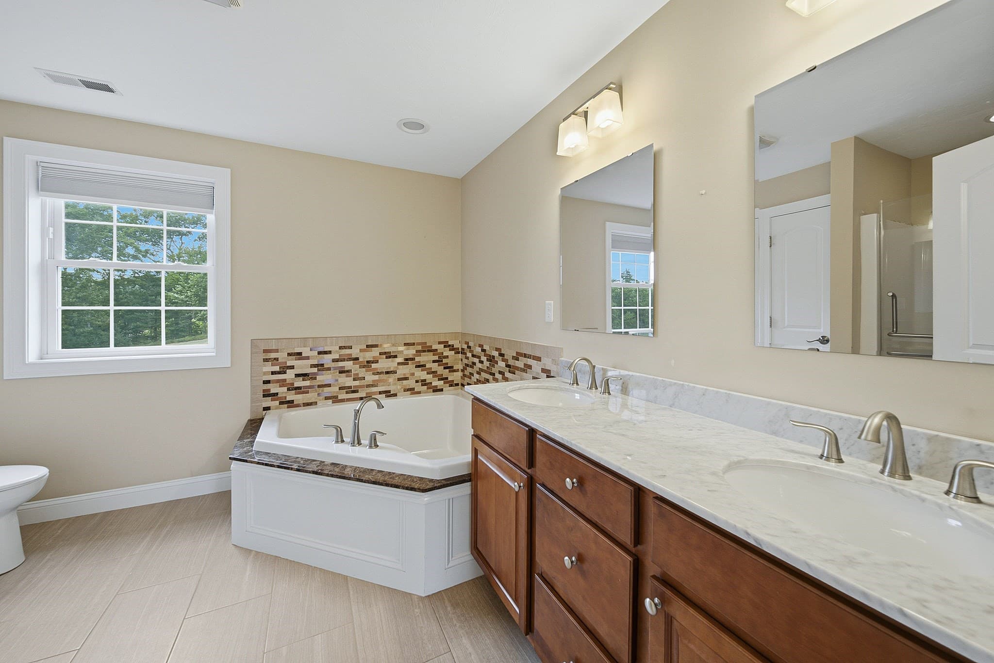 Single Family Residence at 52 Regency Dr, Dracut MA 01826, Dracut, photo 24 of 42