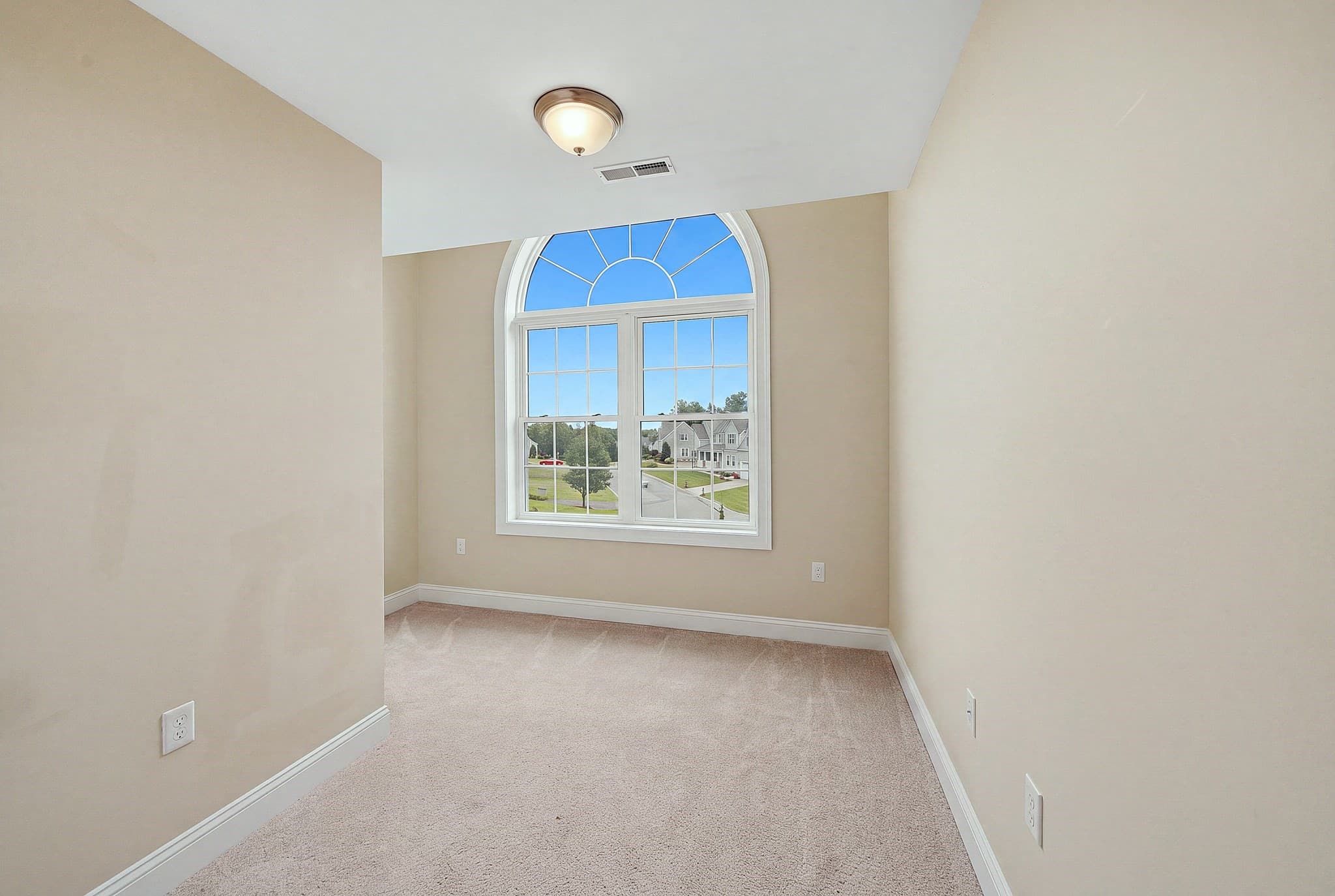Single Family Residence at 52 Regency Dr, Dracut MA 01826, Dracut, photo 30 of 42