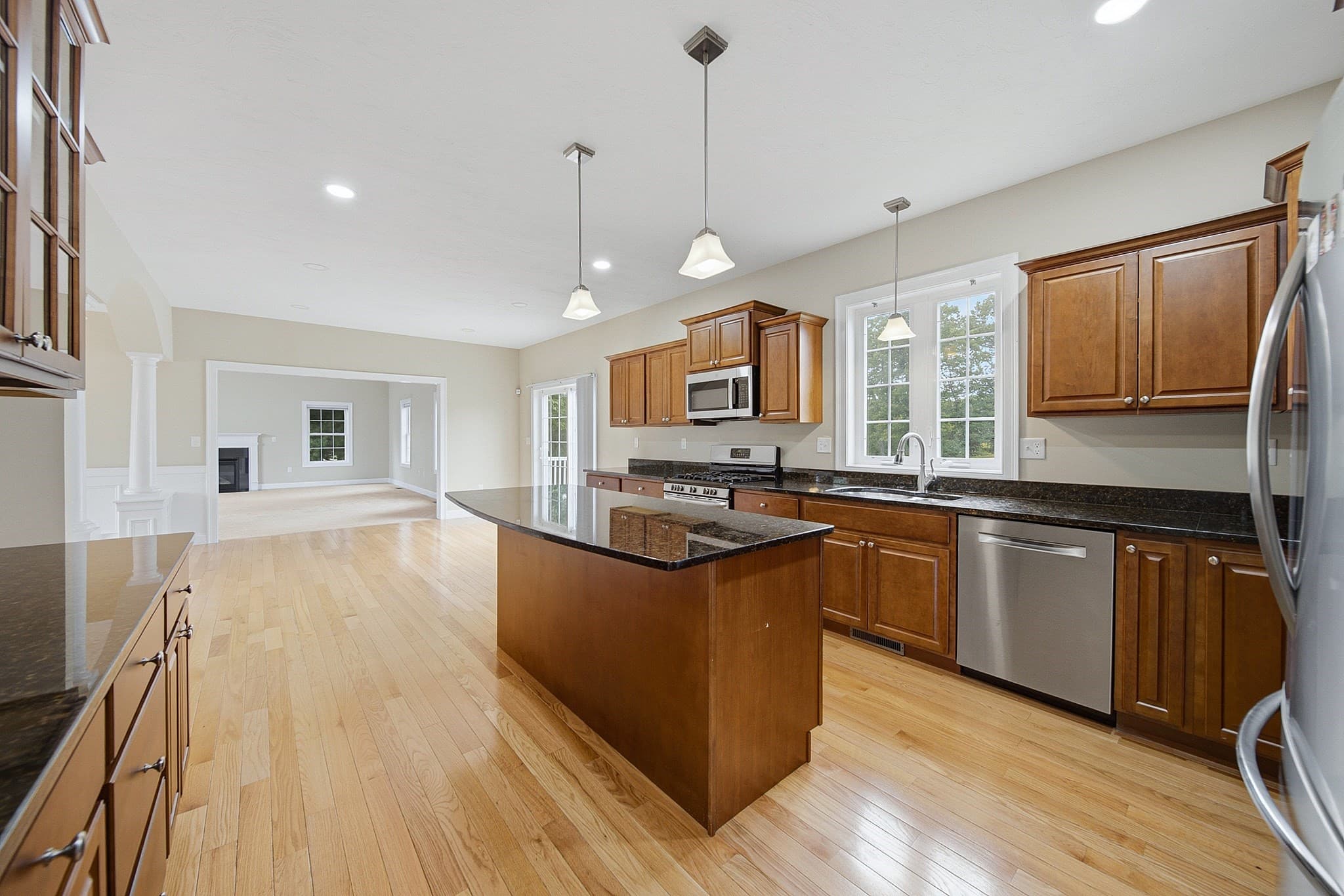 Single Family Residence at 52 Regency Dr, Dracut MA 01826, Dracut, photo 10 of 42