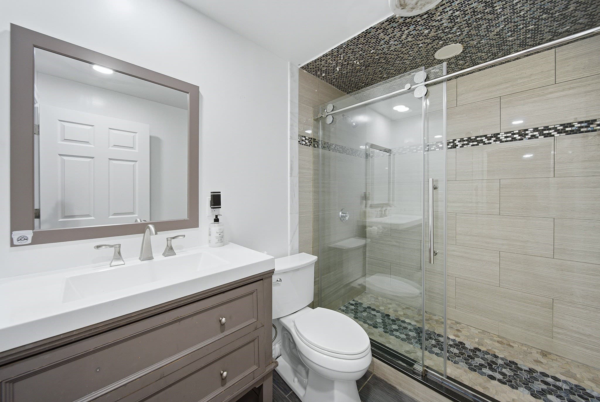 Single Family Residence at 52 Regency Dr, Dracut MA 01826, Dracut, photo 33 of 42