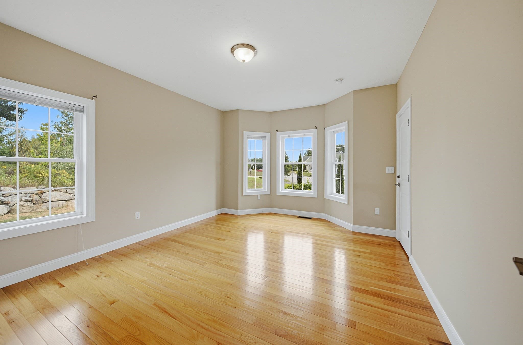 Single Family Residence at 52 Regency Dr, Dracut MA 01826, Dracut, photo 15 of 42
