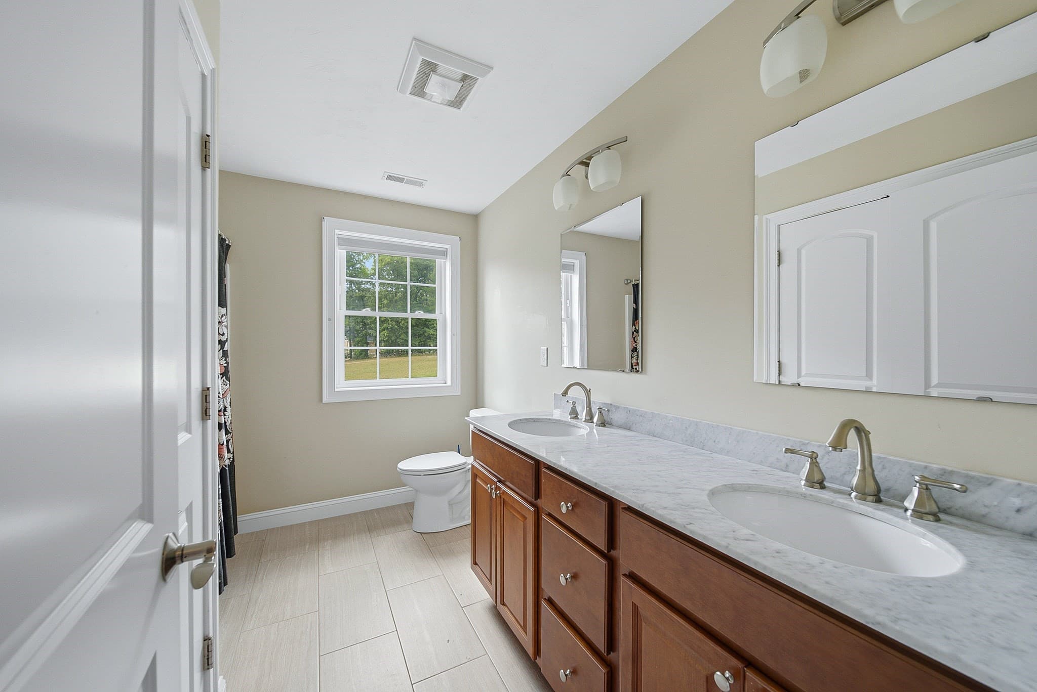 Single Family Residence at 52 Regency Dr, Dracut MA 01826, Dracut, photo 29 of 42