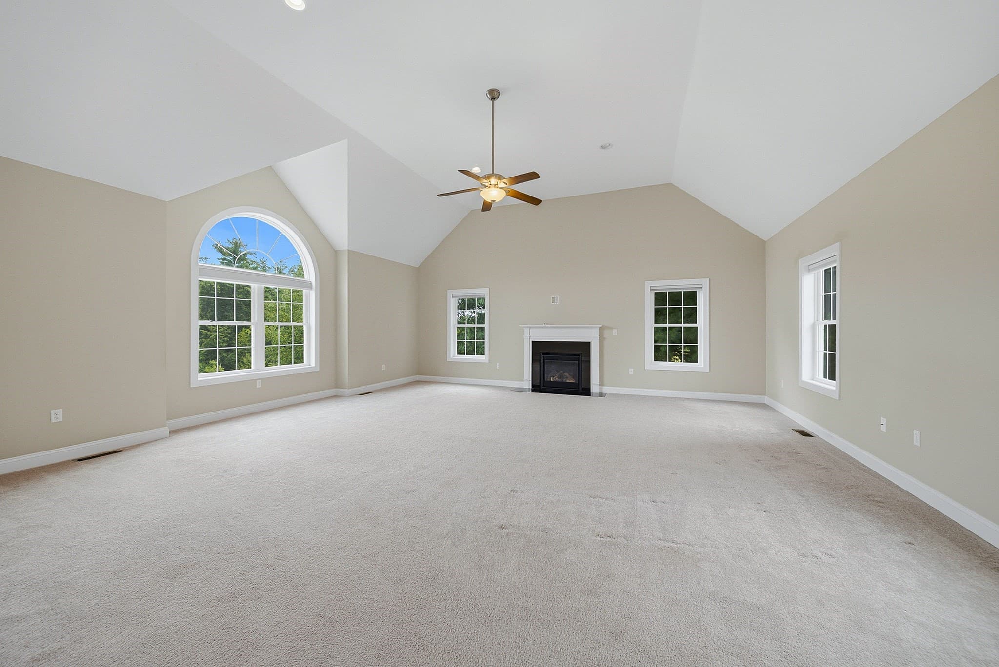 Single Family Residence at 52 Regency Dr, Dracut MA 01826, Dracut, photo 4 of 42