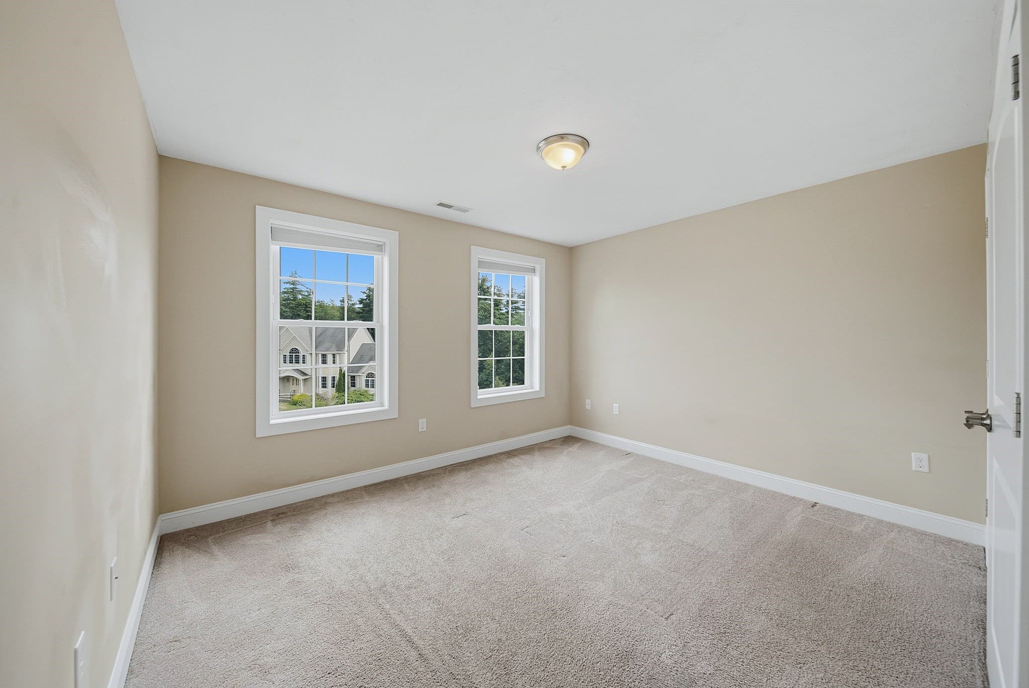 Single Family Residence at 52 Regency Dr, Dracut MA 01826, Dracut, photo 25 of 42