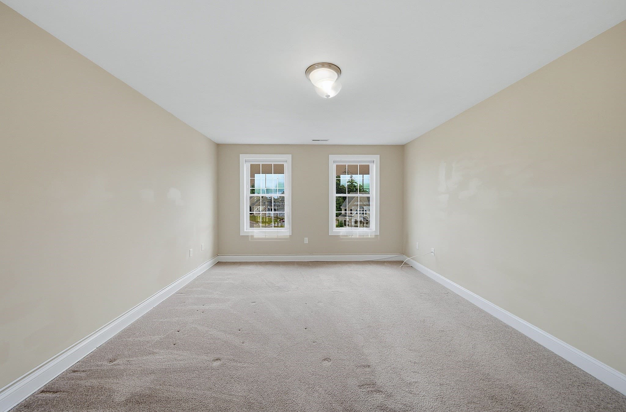 Single Family Residence at 52 Regency Dr, Dracut MA 01826, Dracut, photo 21 of 42