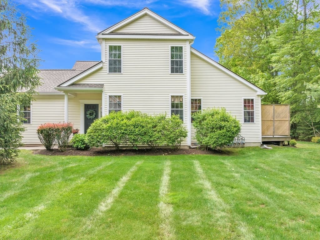 16 Linkside Ct # 16, Northbridge MA 01534