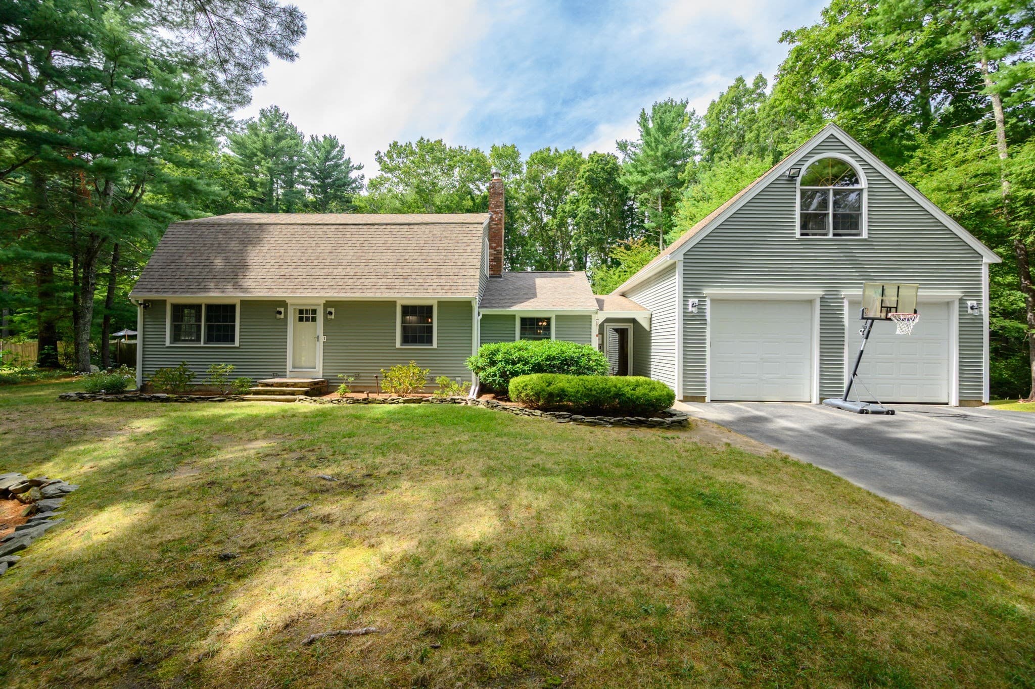 86 Edgewater Dr, Pembroke MA 02359