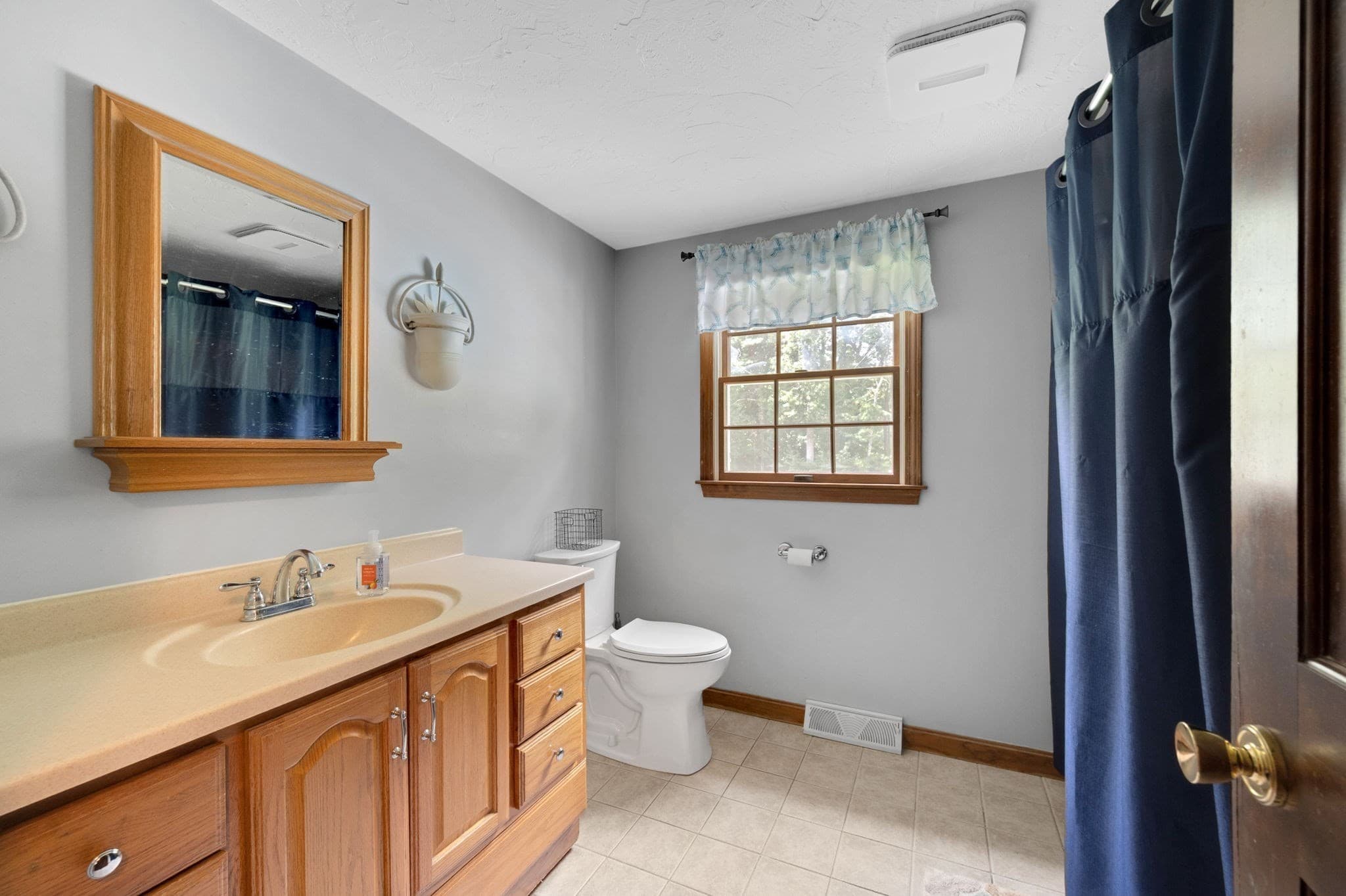 Single Family Residence at 86 Edgewater Dr, Pembroke MA 02359, Pembroke, photo 21 of 37