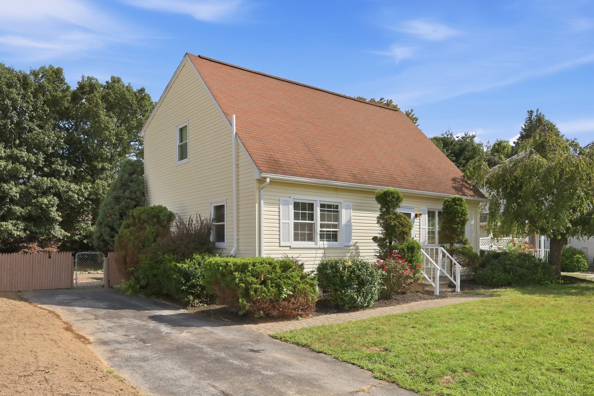 Single Family Residence at 5 Timber Ln, Holyoke MA 01040, Holyoke, photo 3 of 32