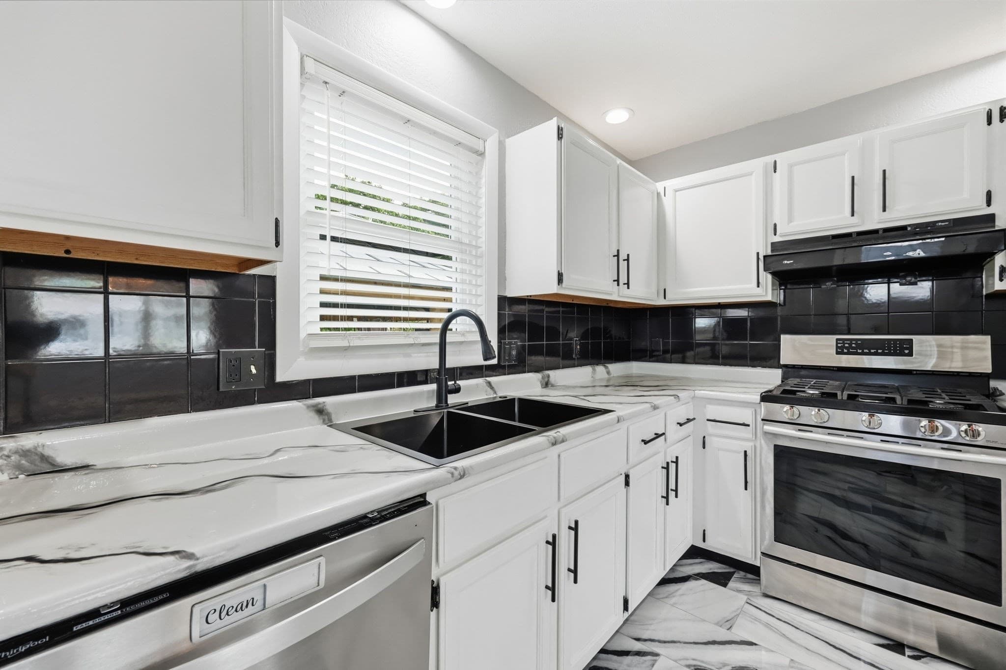 5 Timber Ln, Holyoke MA 01040