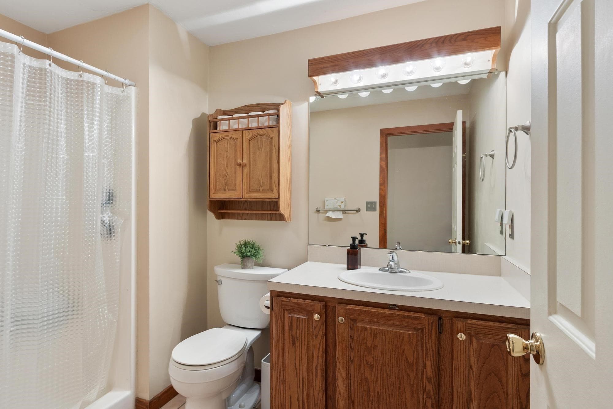 Condominium at 1 Victoria Dr # 1, Auburn MA 01501, Auburn, photo 16 of 32