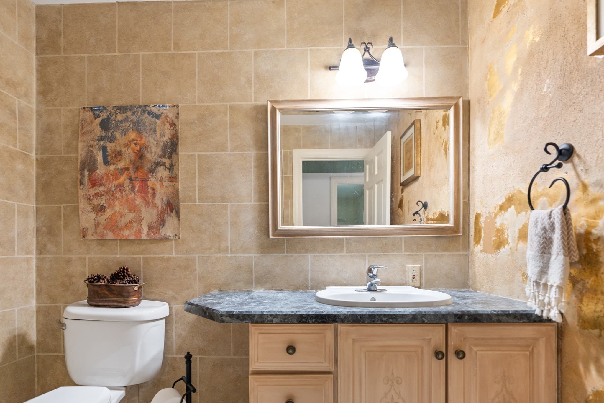 Single Family Residence at 39 Stuart Rd, Rochester MA 02770, Rochester, photo 9 of 32