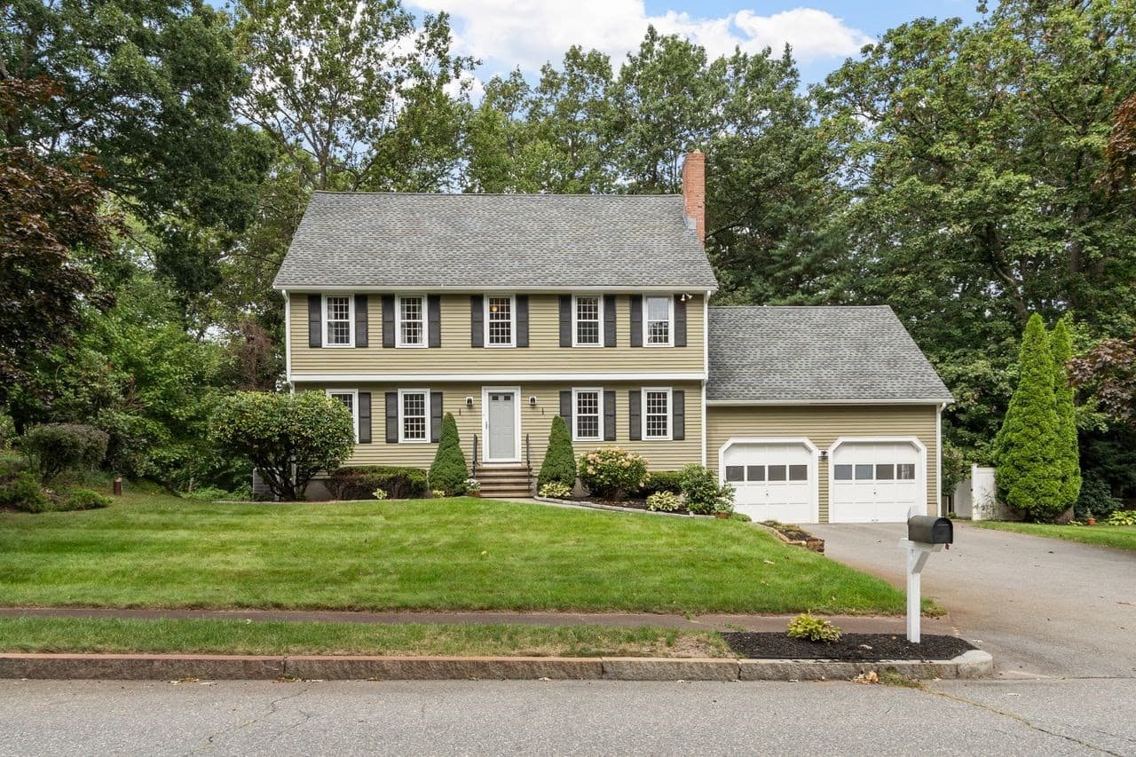 4 Apple Tree Ln, Wilmington MA 01887