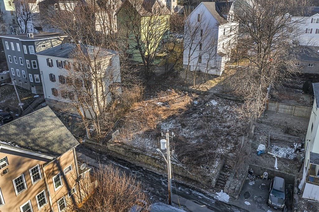 Residential at 1 Blodgett Pl, Worcester MA 01605, Worcester, photo 7 of 16