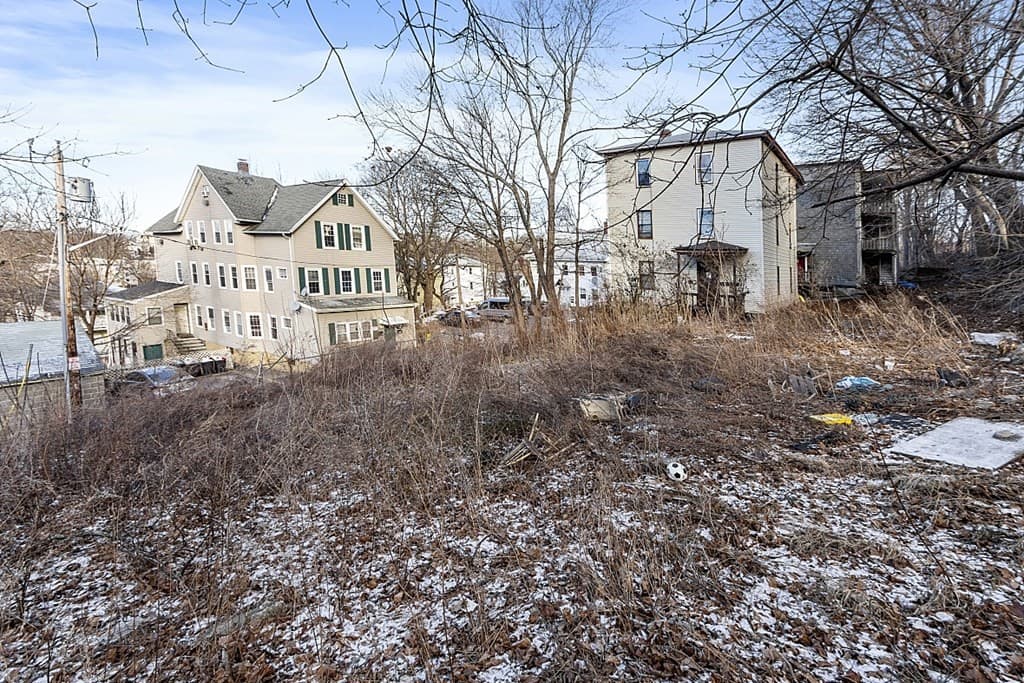 Residential at 1 Blodgett Pl, Worcester MA 01605, Worcester, photo 3 of 16