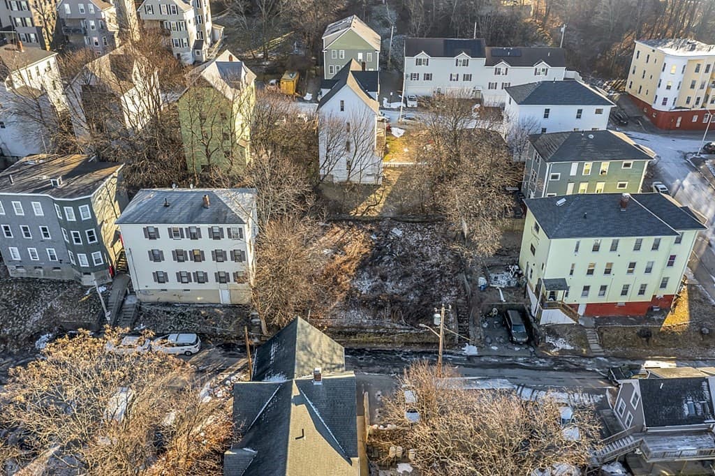 Residential at 1 Blodgett Pl, Worcester MA 01605, Worcester, photo 11 of 16