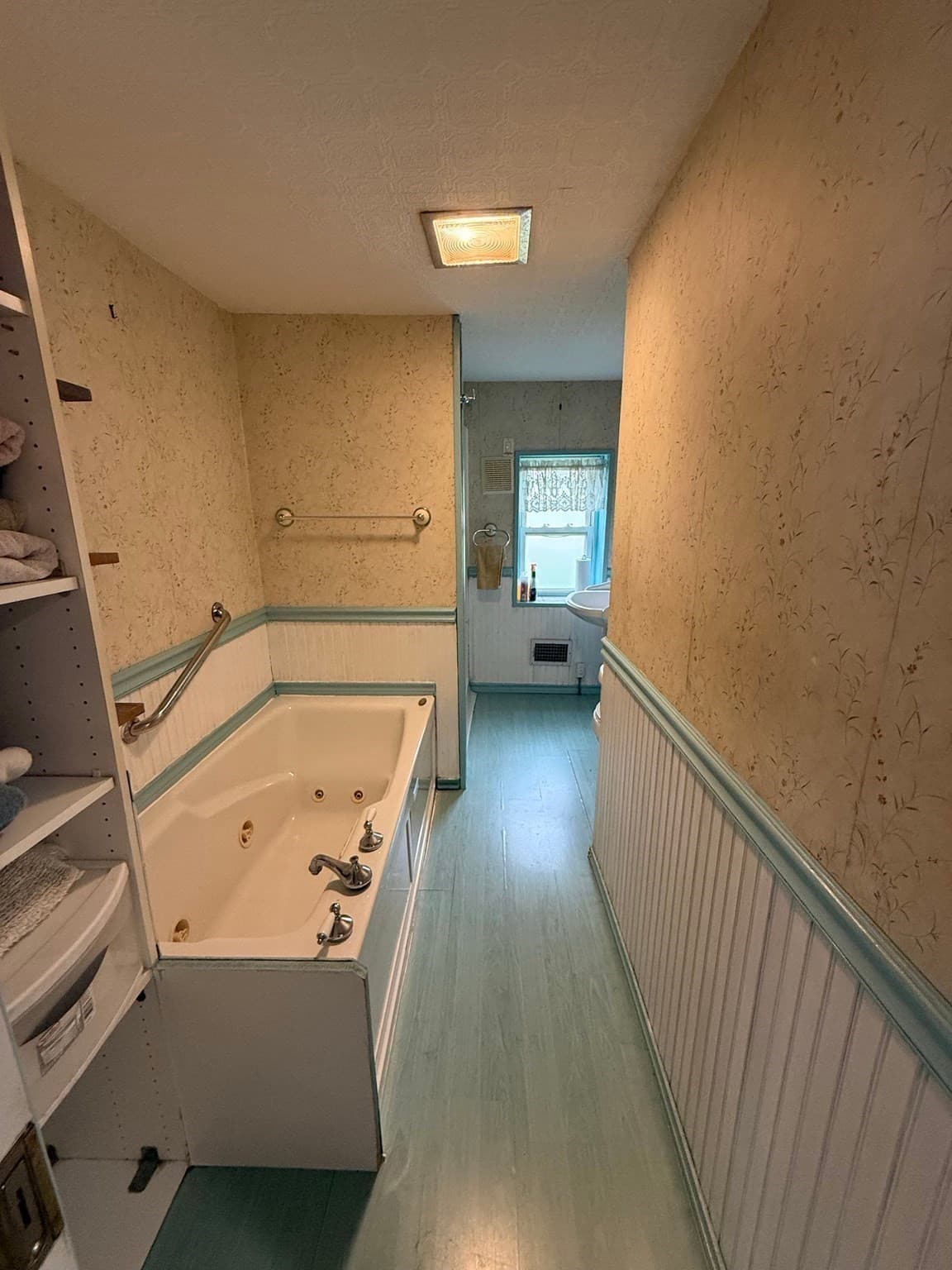 Single Family Residence at 21 Freeman Ave, Webster MA 01570, Webster, photo 31 of 39