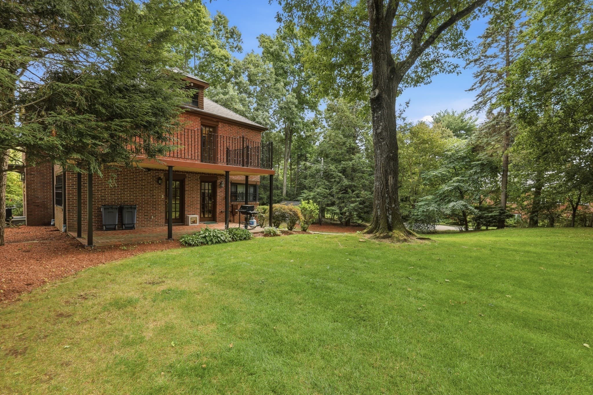 Single Family Residence at 5 Rollingwood Dr, Worcester MA 01609, Worcester, photo 34 of 38