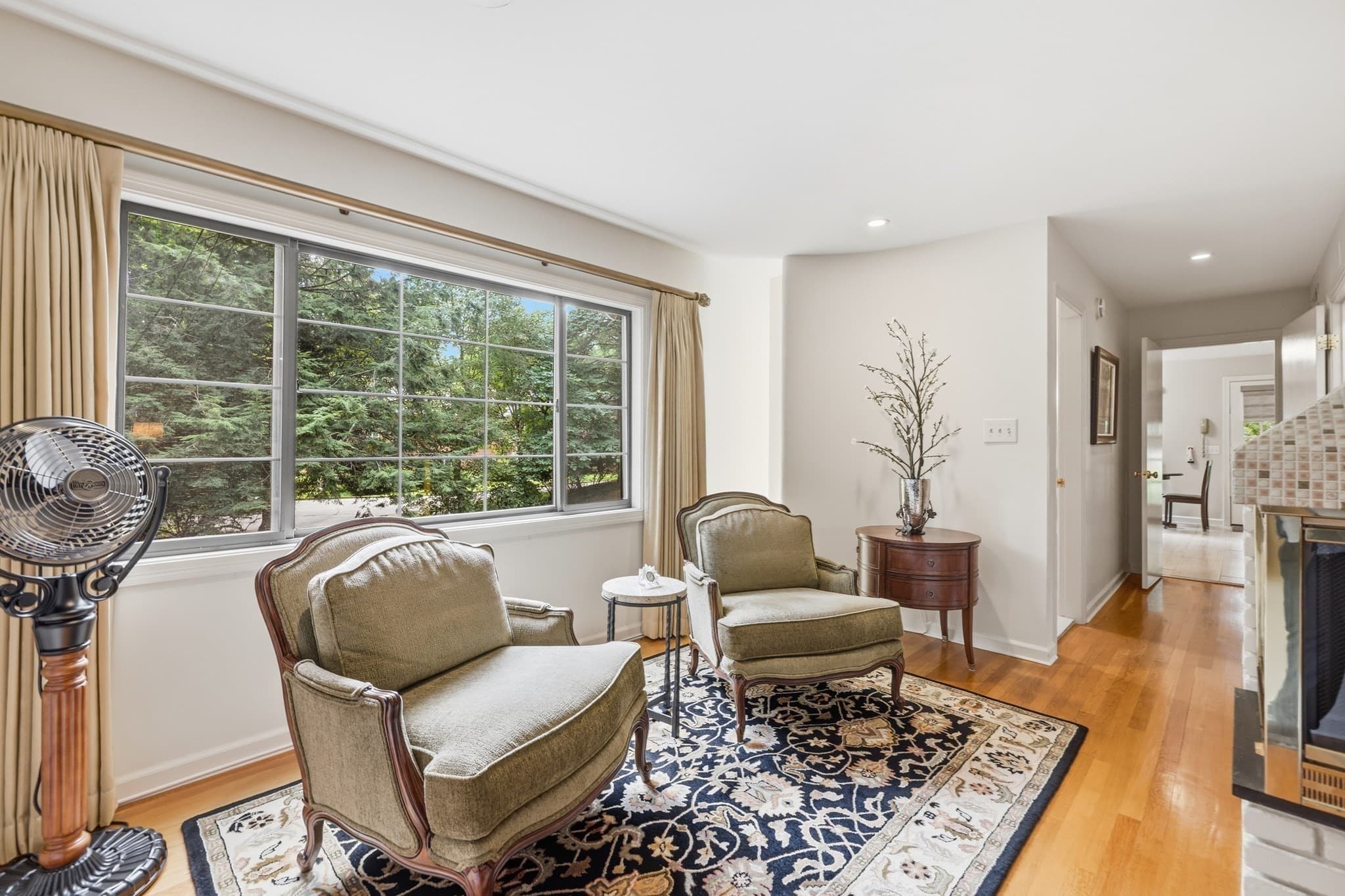 Single Family Residence at 5 Rollingwood Dr, Worcester MA 01609, Worcester, photo 4 of 38