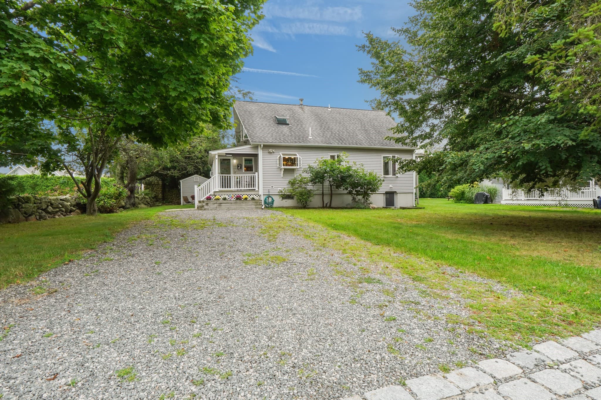 Single Family Residence at 4 Melbourne Dr, Narragansett RI 02882, Narragansett, photo 2 of 31