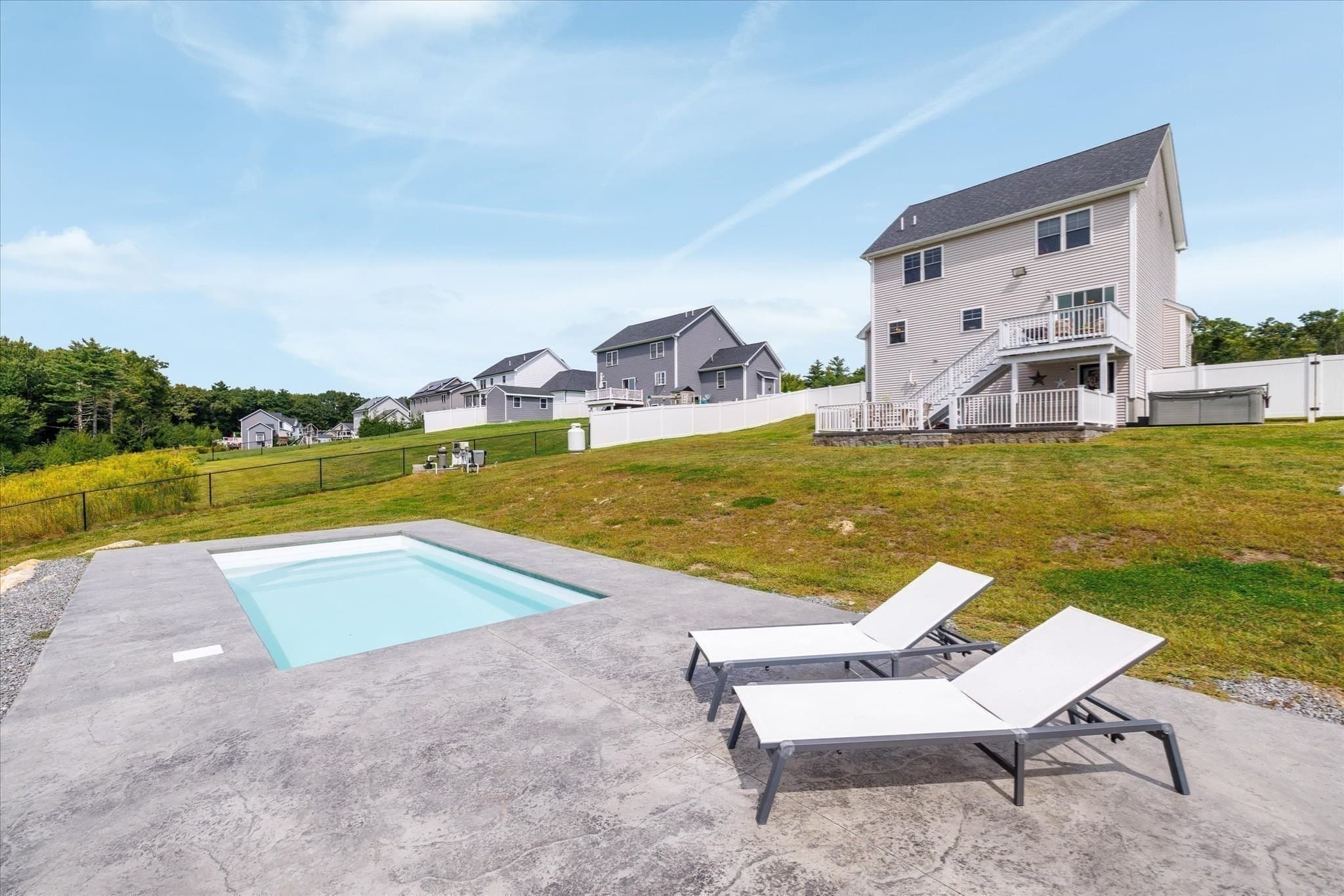 Single Family Residence at 19 Lighthouse Ln, Westminster MA 01473, Westminster, photo 2 of 39