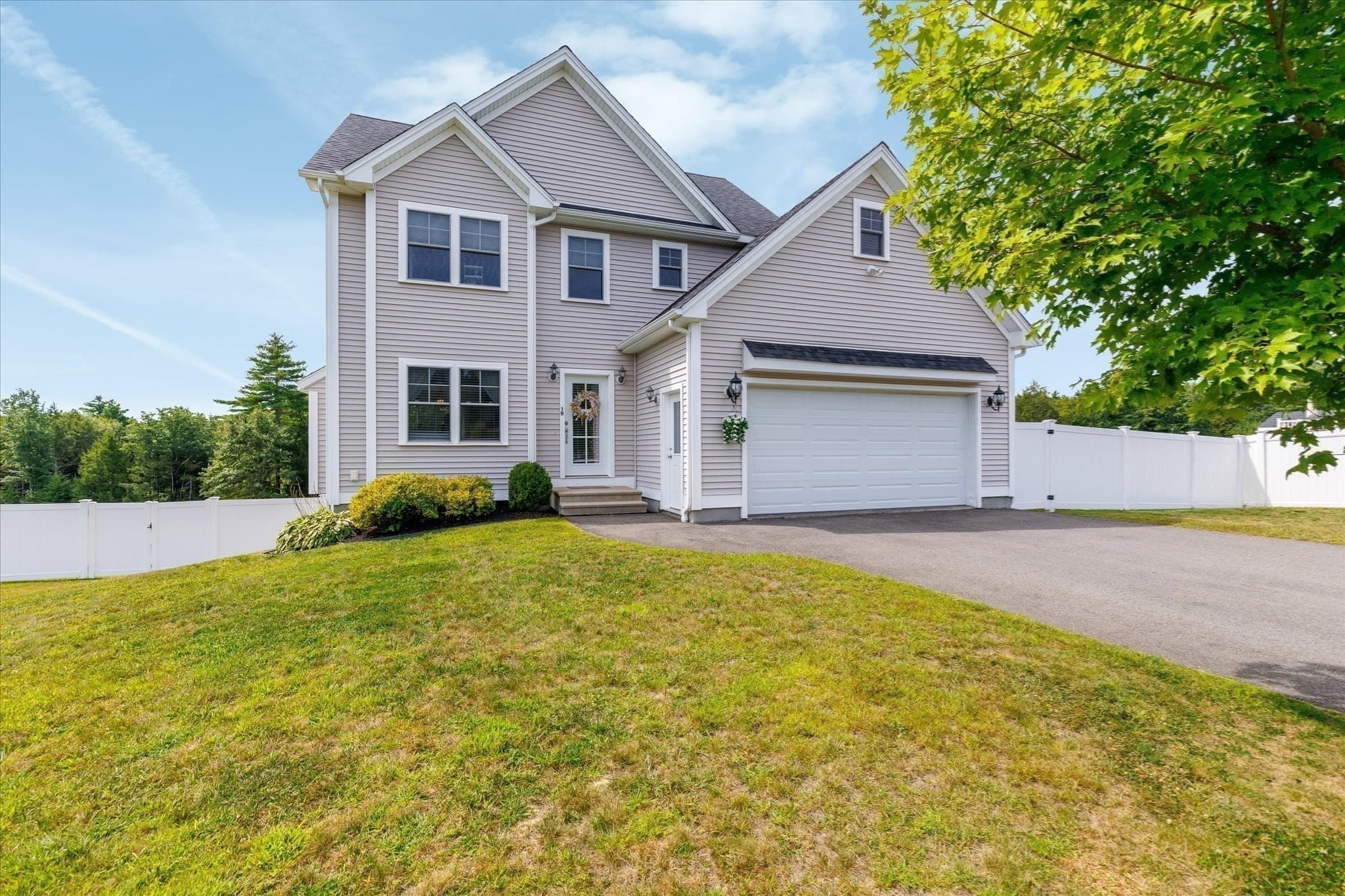 Single Family Residence at 19 Lighthouse Ln, Westminster MA 01473, Westminster, photo 3 of 39