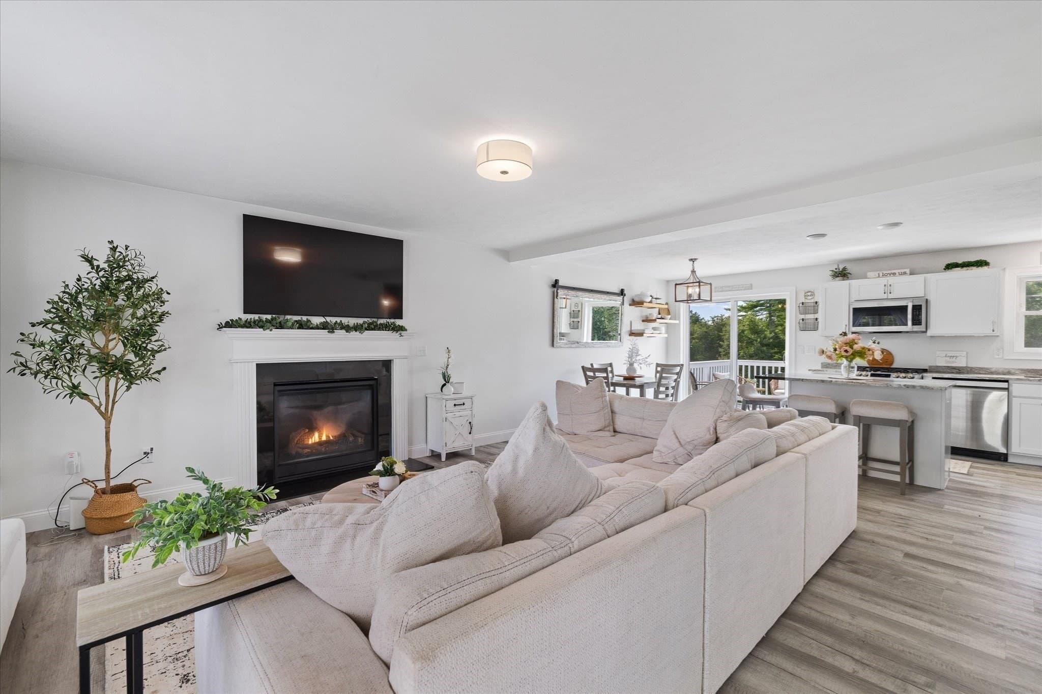 Single Family Residence at 19 Lighthouse Ln, Westminster MA 01473, Westminster, photo 9 of 39