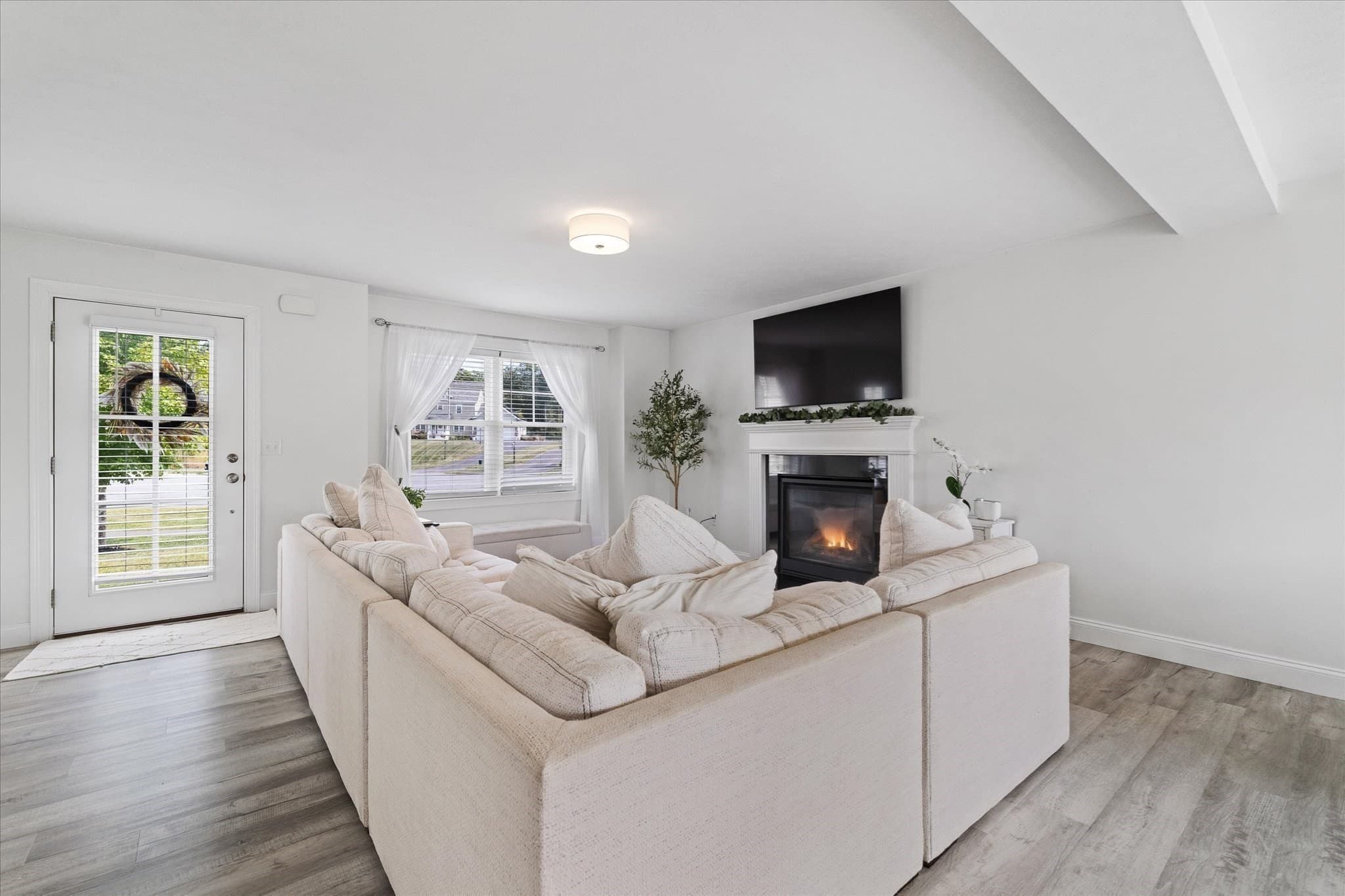 Single Family Residence at 19 Lighthouse Ln, Westminster MA 01473, Westminster, photo 8 of 39
